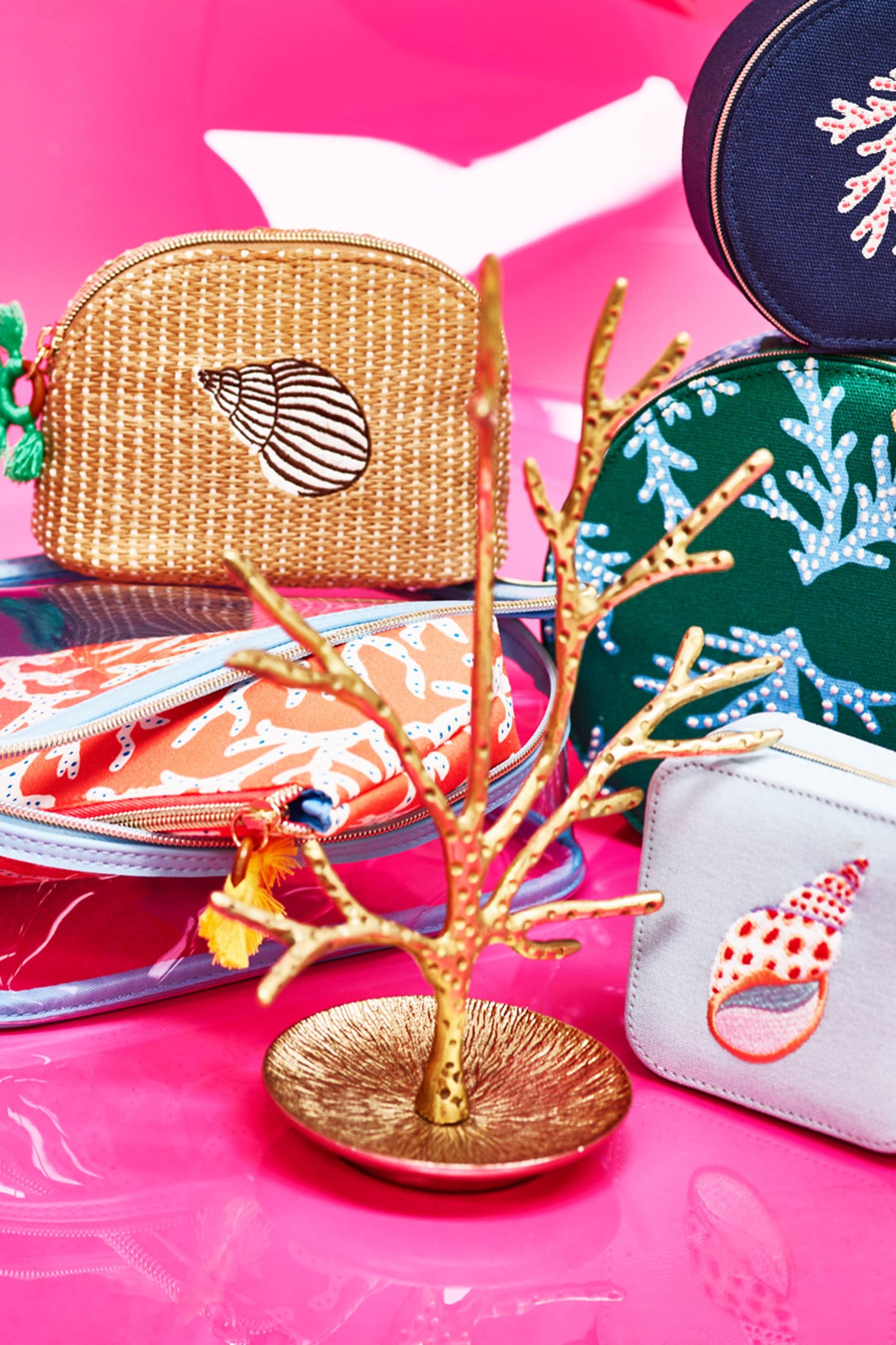 Oliver bonas jewelry stand online