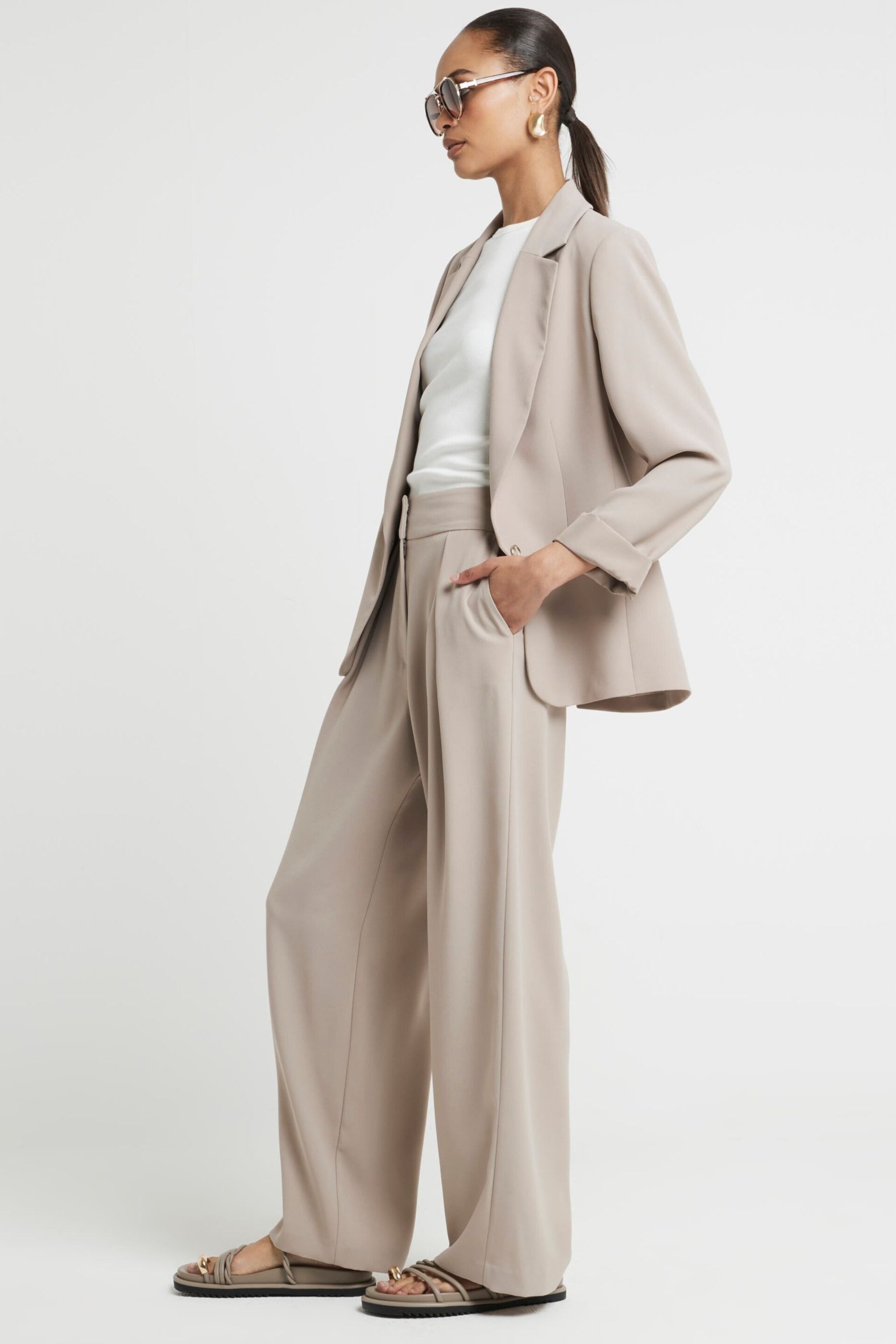 River Island Beige Wide Leg Pleated Tailored Trousers - Image 3 of 6