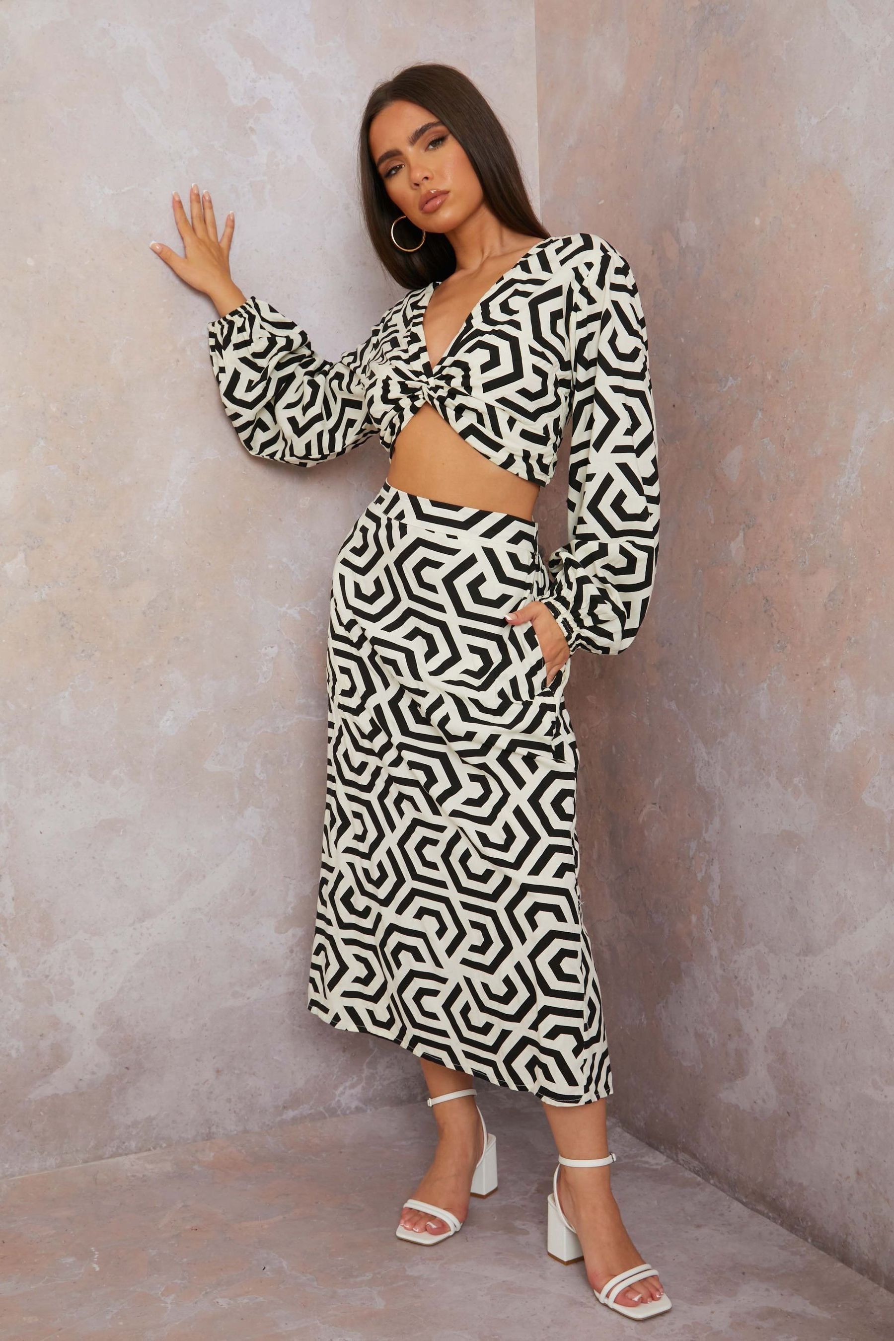 Geometric patterned skirt online