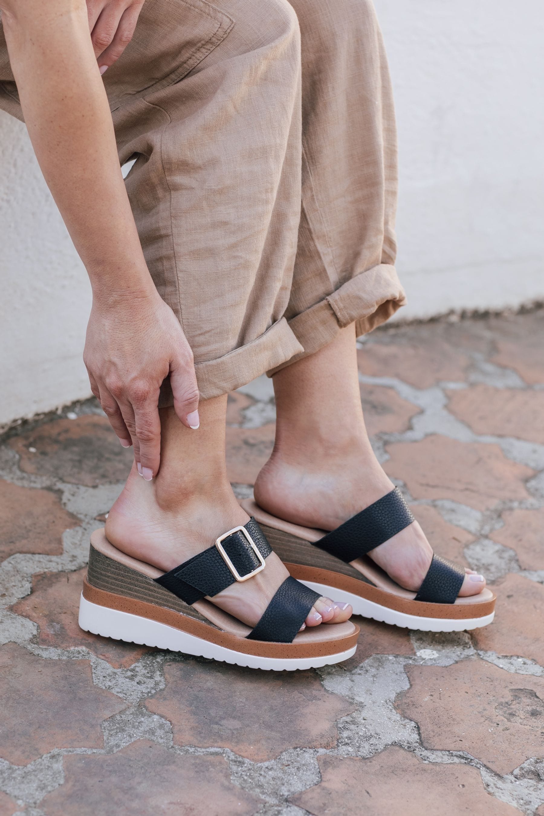 Novo Black Bridgette Double Strap Wedge Mule Sandals 9 Womens