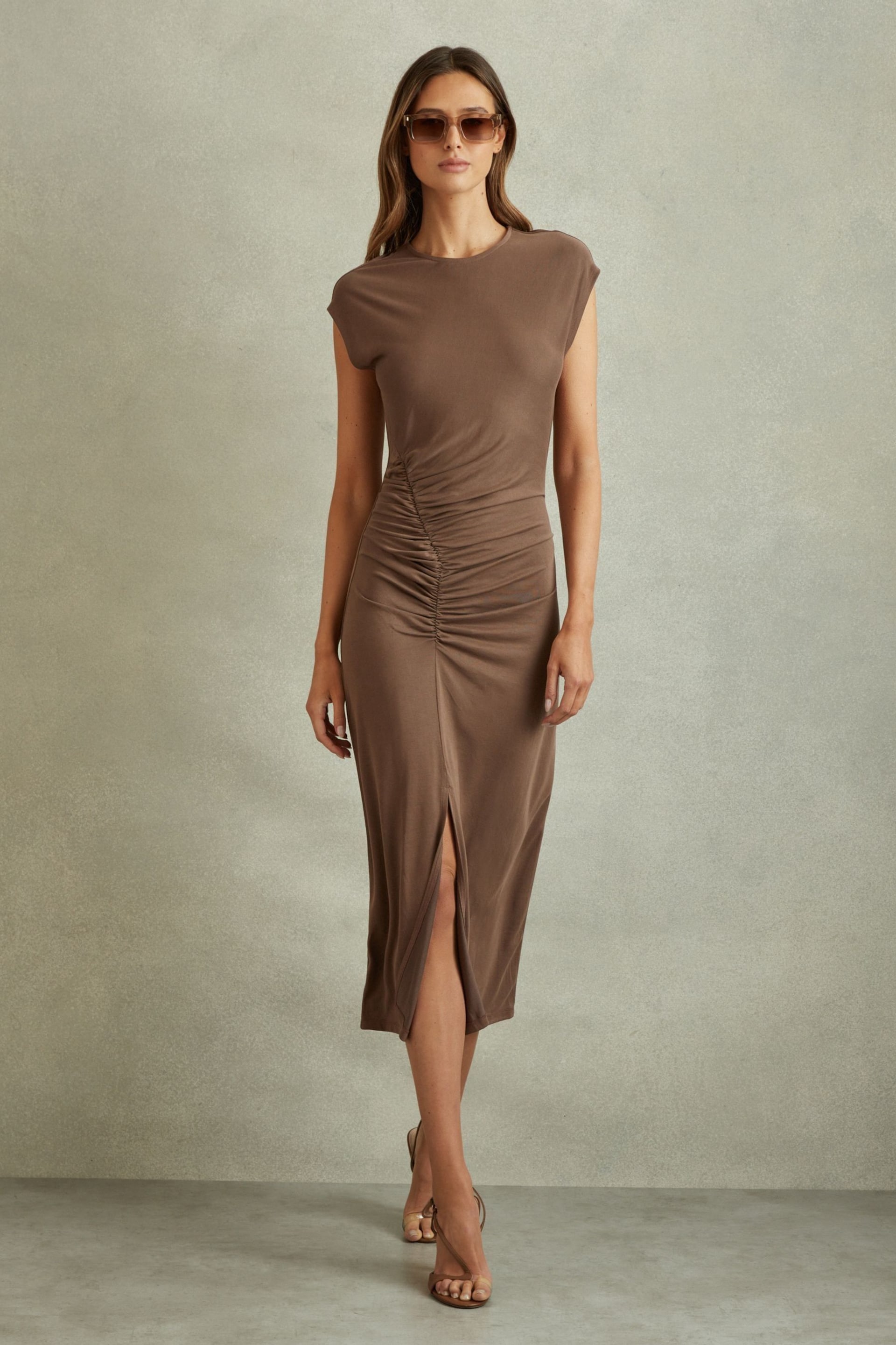 Reiss Chocolate Lenara Ruche Front Capped Sleeve Jersey Midi Dress - Image 3 of 6