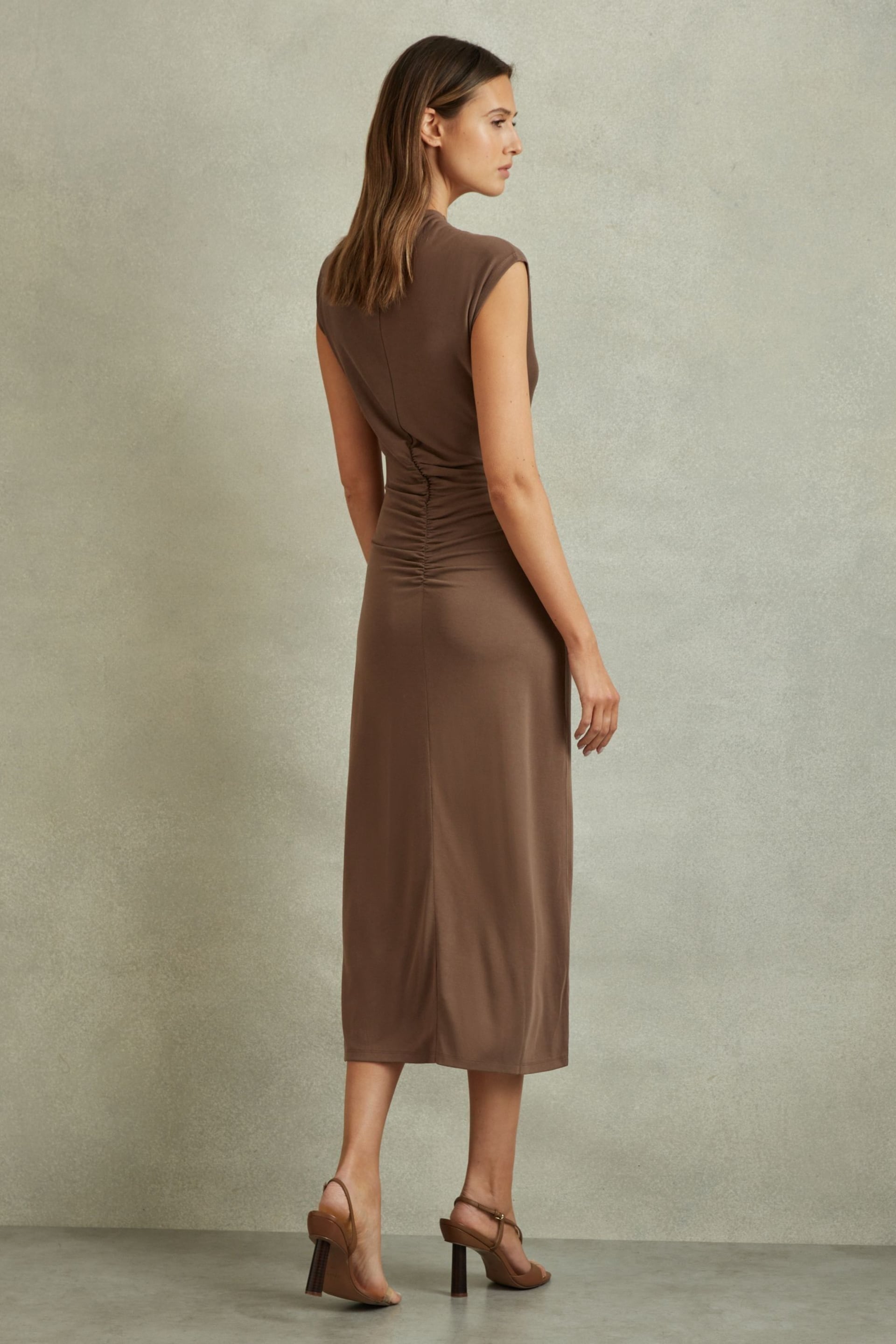 Reiss Chocolate Lenara Ruche Front Capped Sleeve Jersey Midi Dress - Image 5 of 6