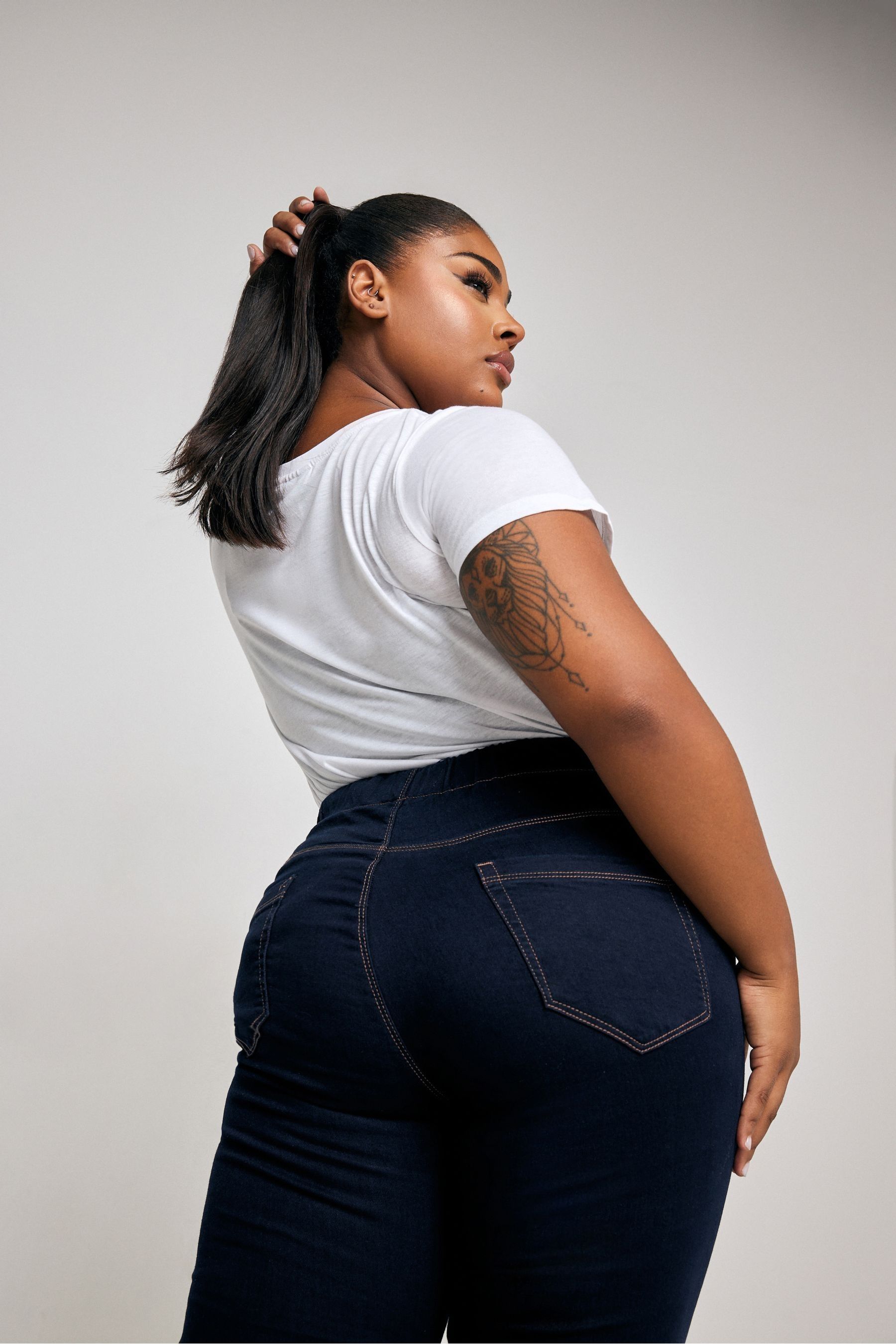 Buy Yours Curve Blue Pull On Jenny Jeggings from Next Luxembourg
