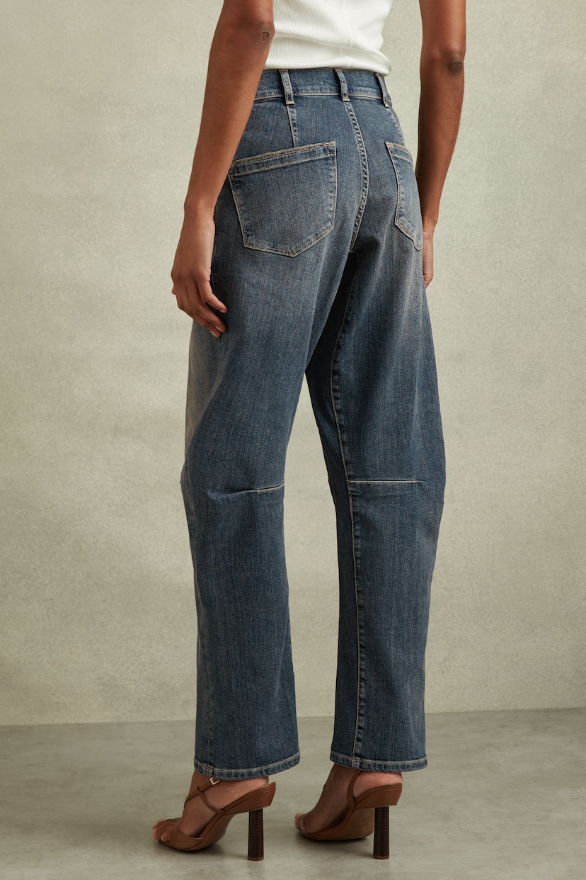 Reiss Mid Blue Mahni Washed Barrel Leg Jeans - Image 5 of 7