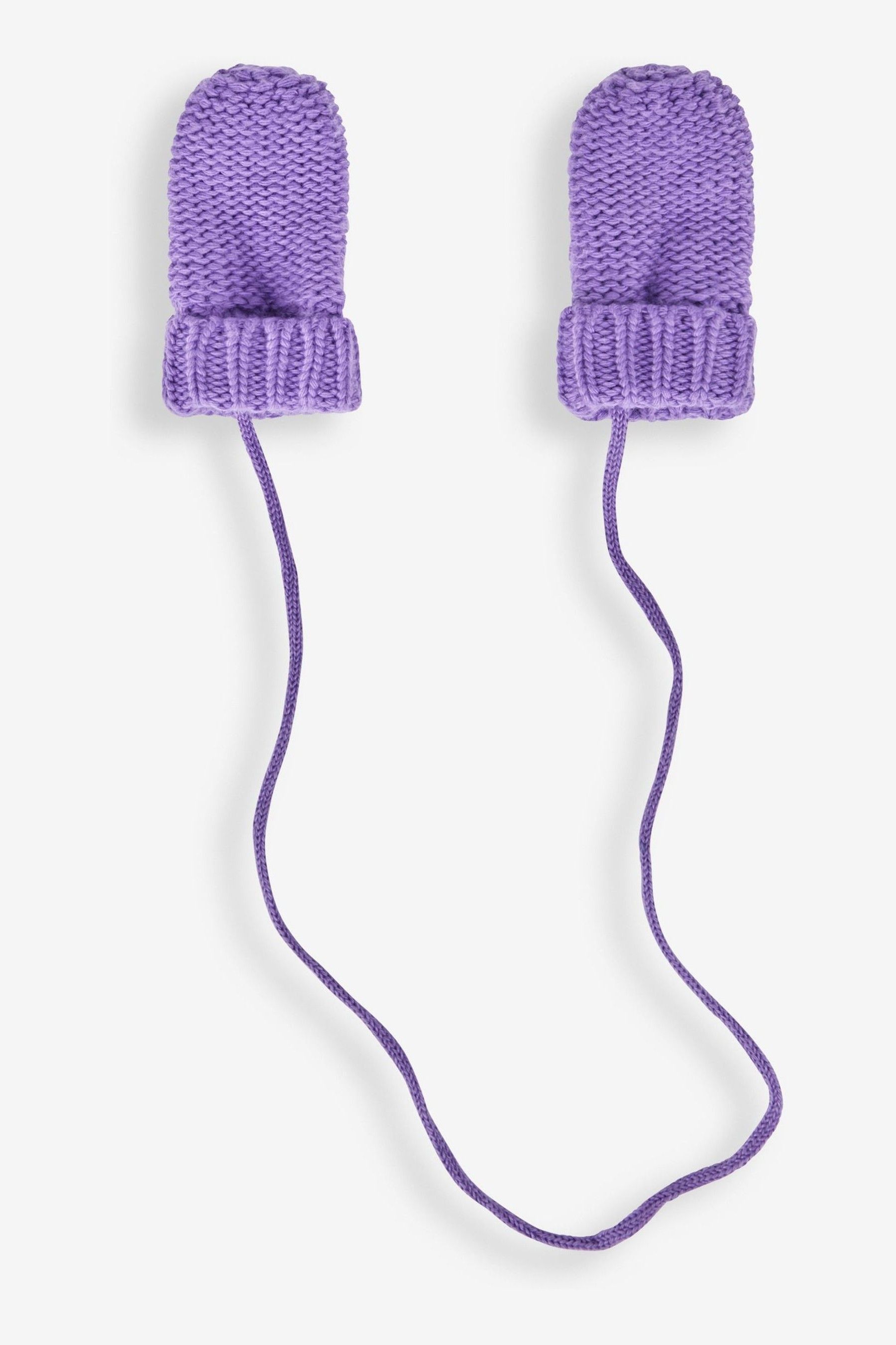 Mittens with string outlet