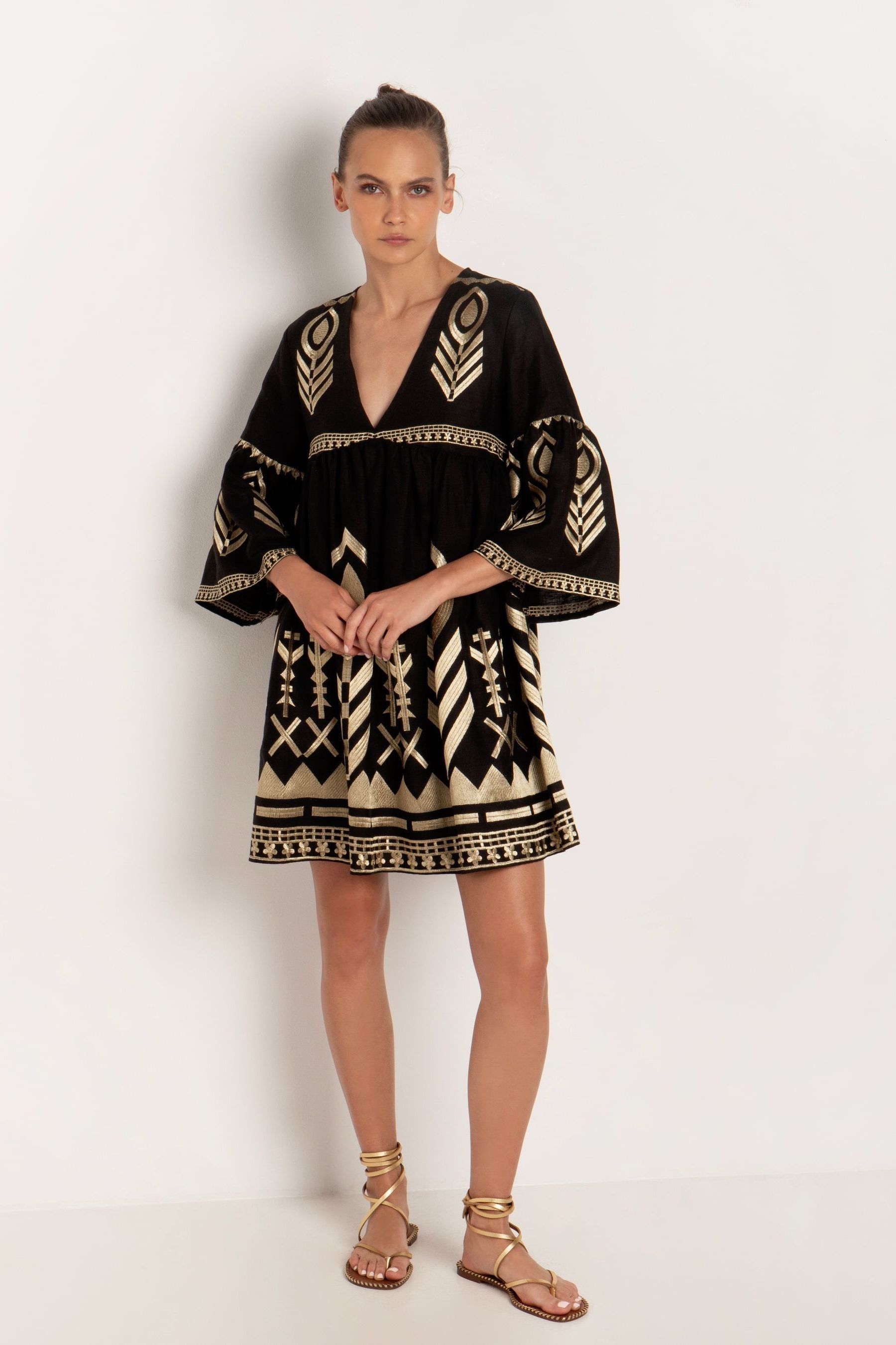 Kaufe Sie Greek Archaic Kori Schwarz Embroidered 100 Leinen Bell Sleeve Mini Kleid bei Next Deutschland