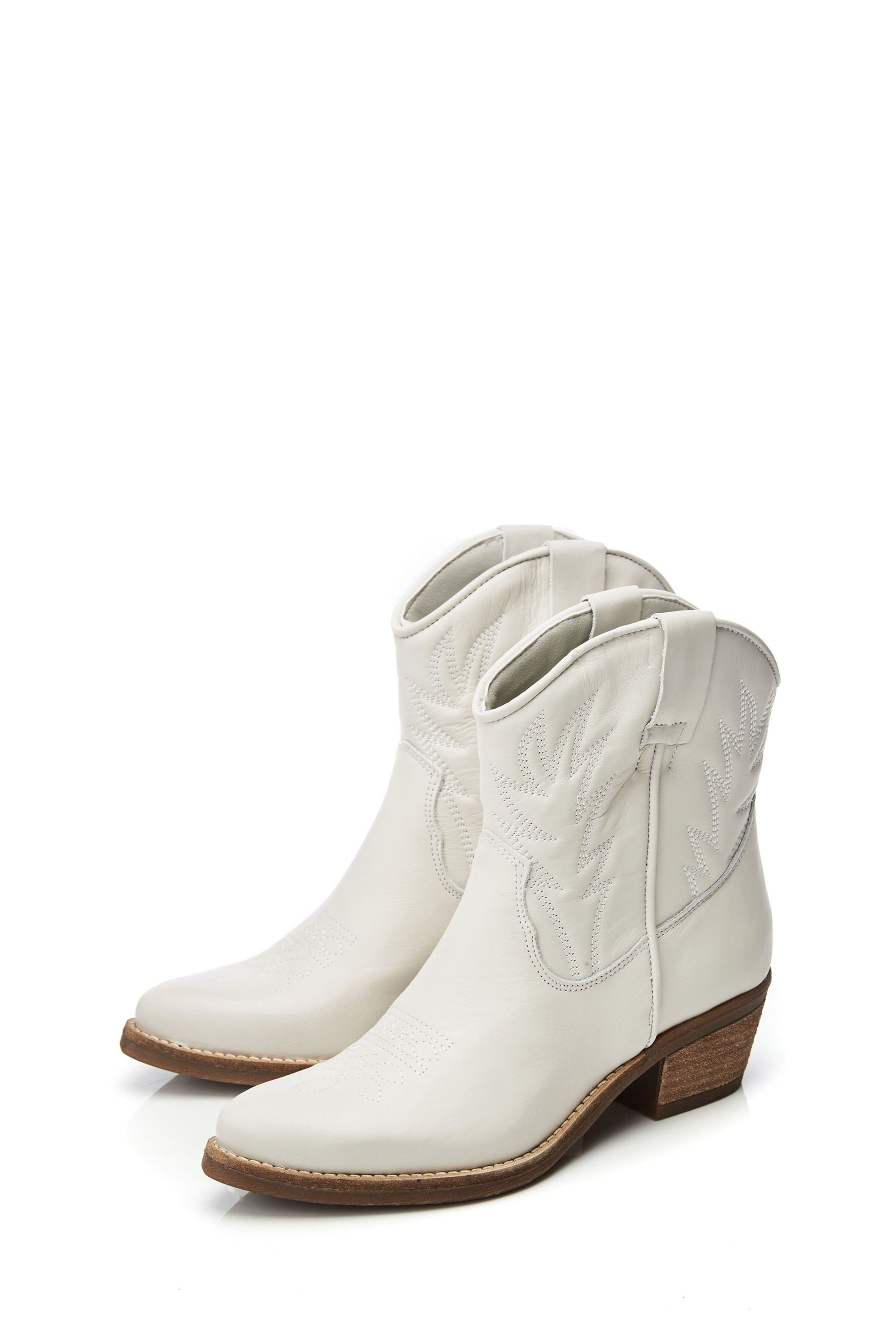 Moda in Pelle Bettsie Ankle Western White Boots - Image 3 of 5