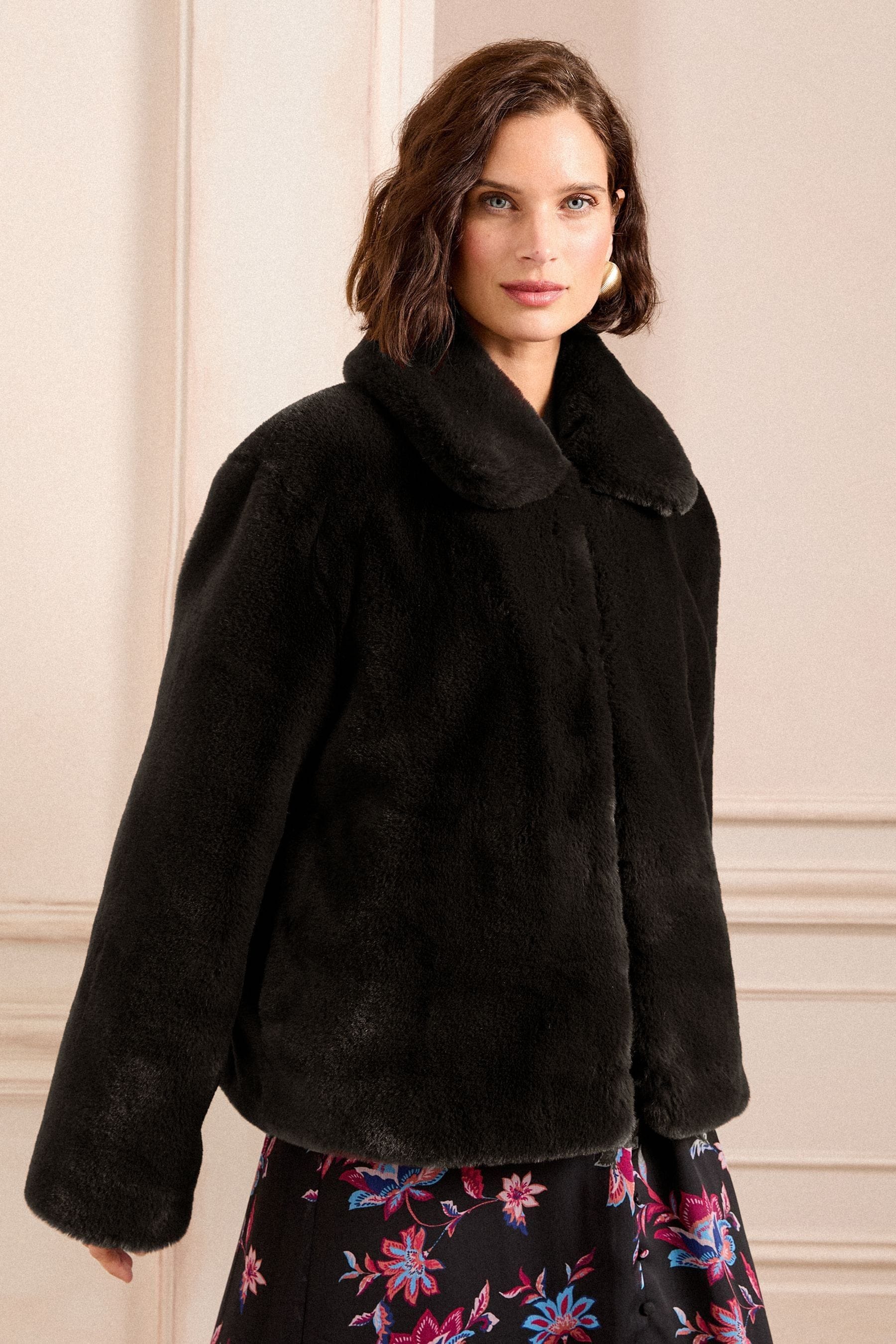 Black faux fur coat next discount