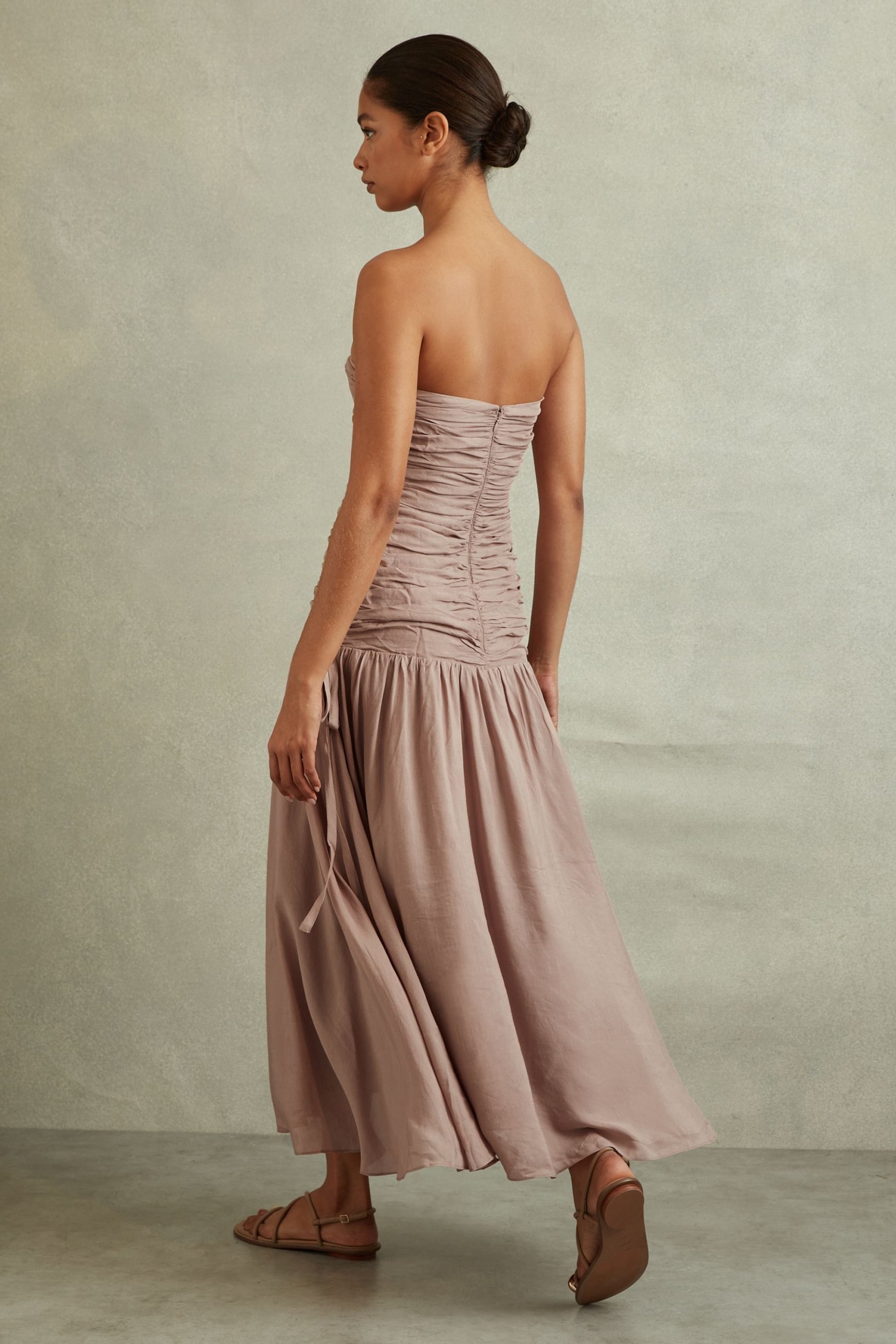 Reiss Dusty Pink Ryder Viscose Linen Ruched Maxi Dress - Image 4 of 6
