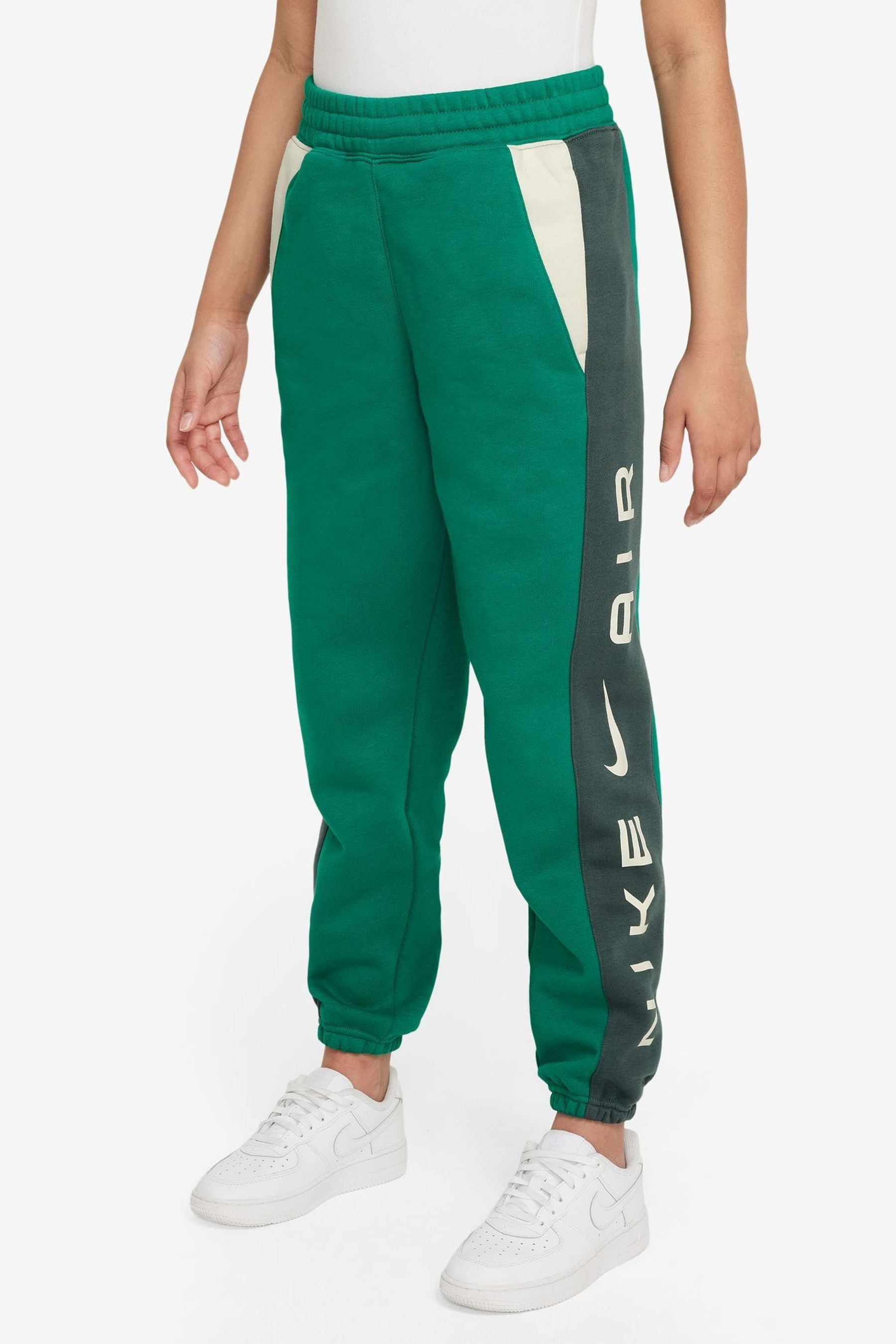 Green joggers nike shop