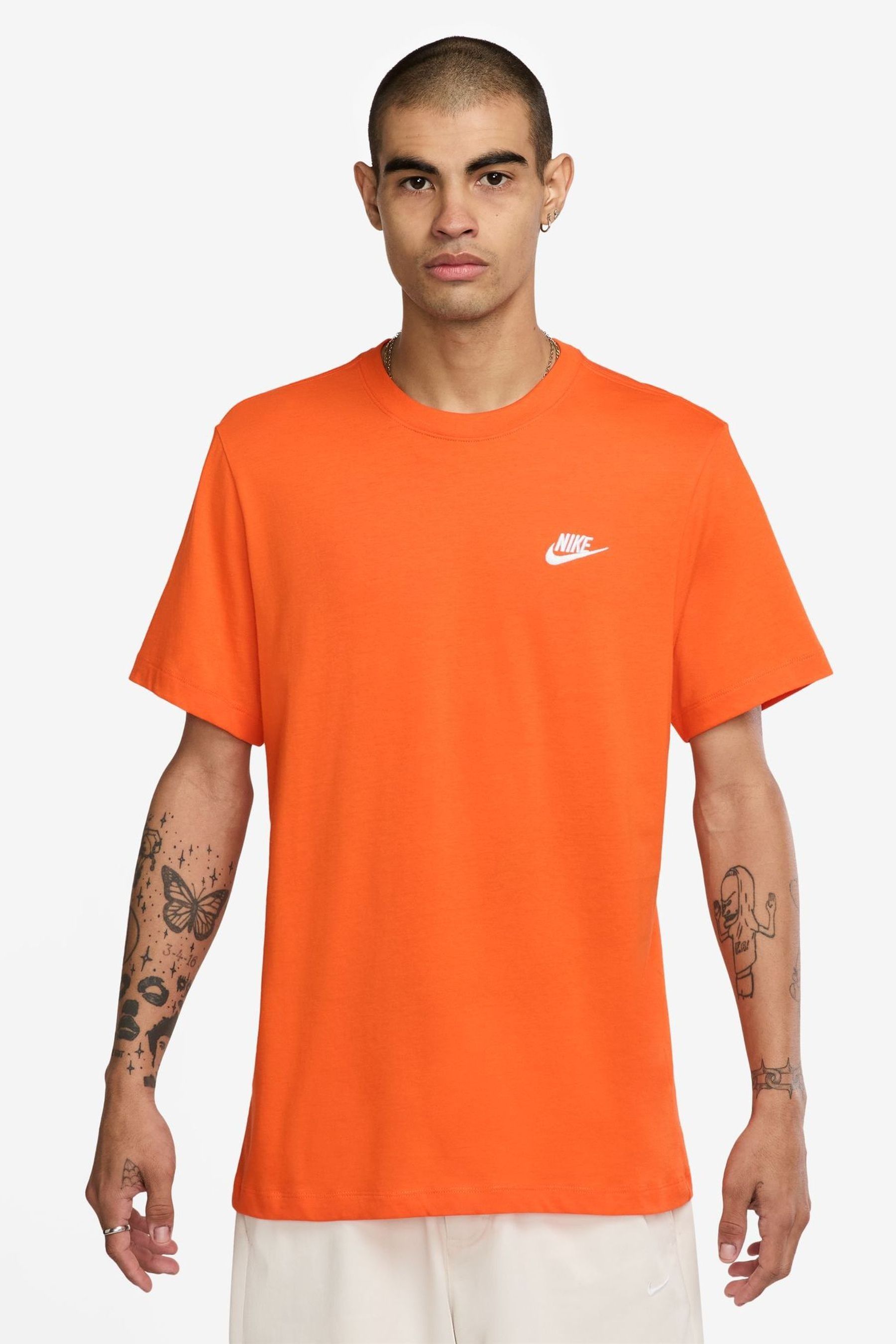 T shirt nike club hotsell