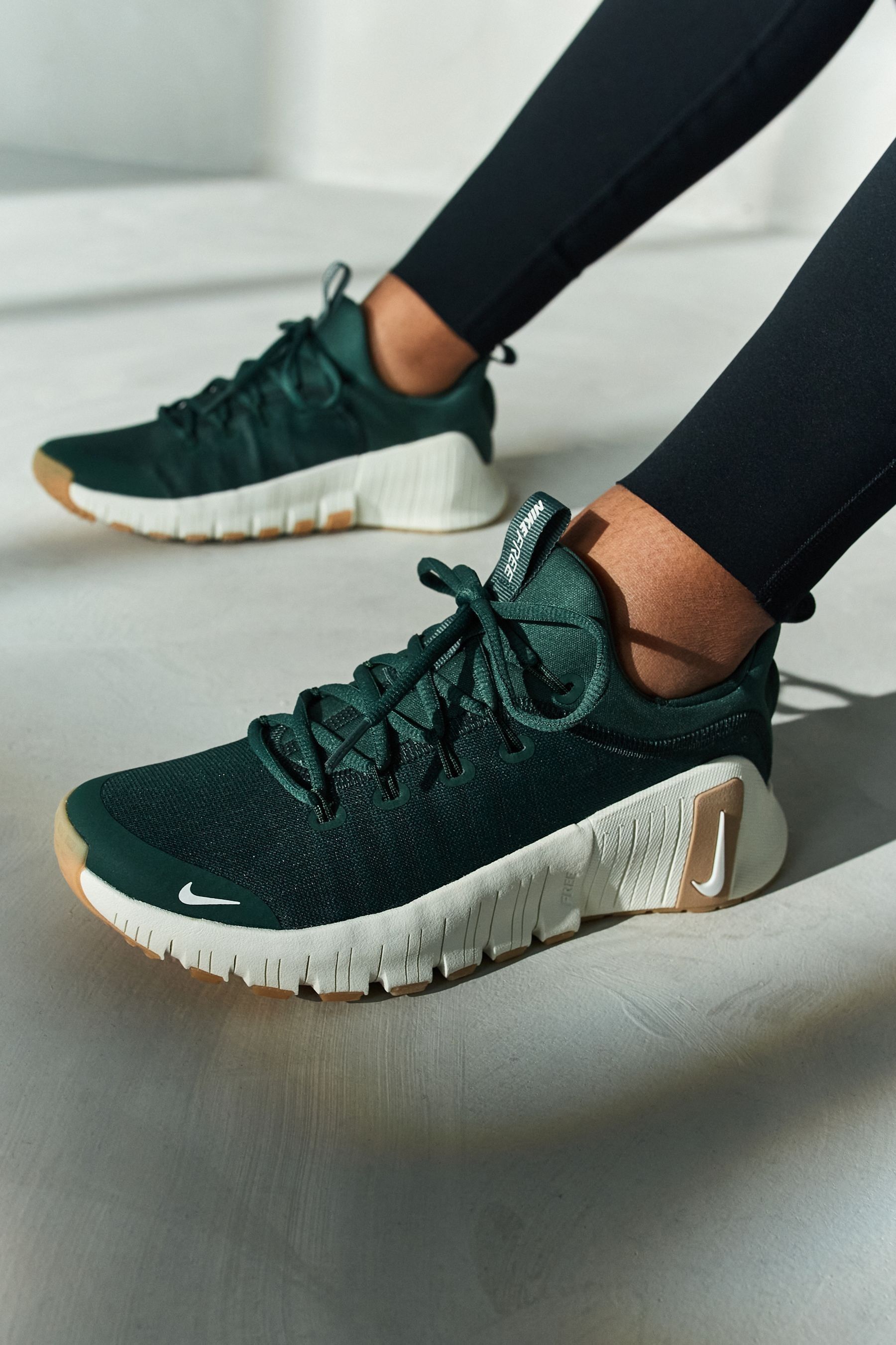 Dark green nike trainers discount