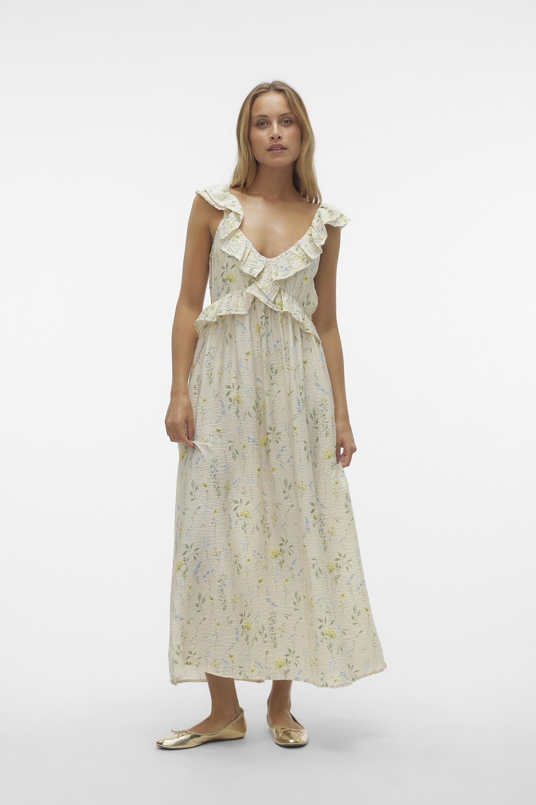Buy Vero Moda Robe longue fleurie a volants et nouee dans le dos from Next Luxembourg