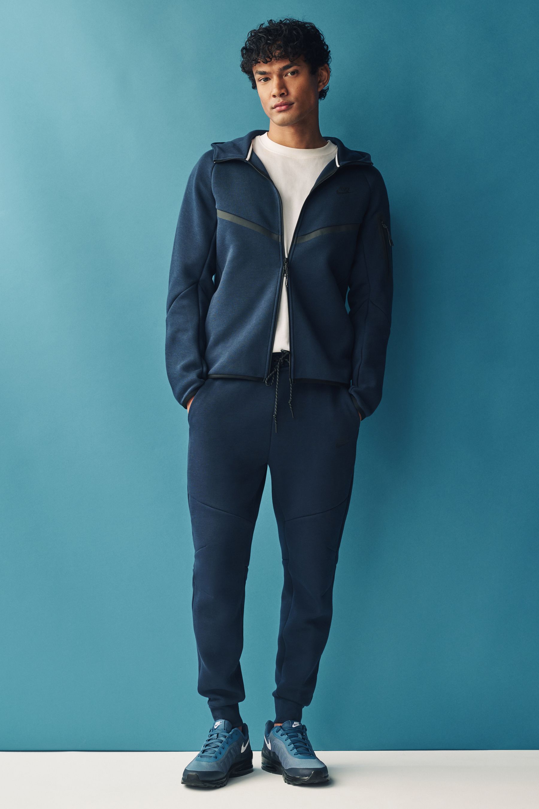 Navy nike tech fleece joggers outlet