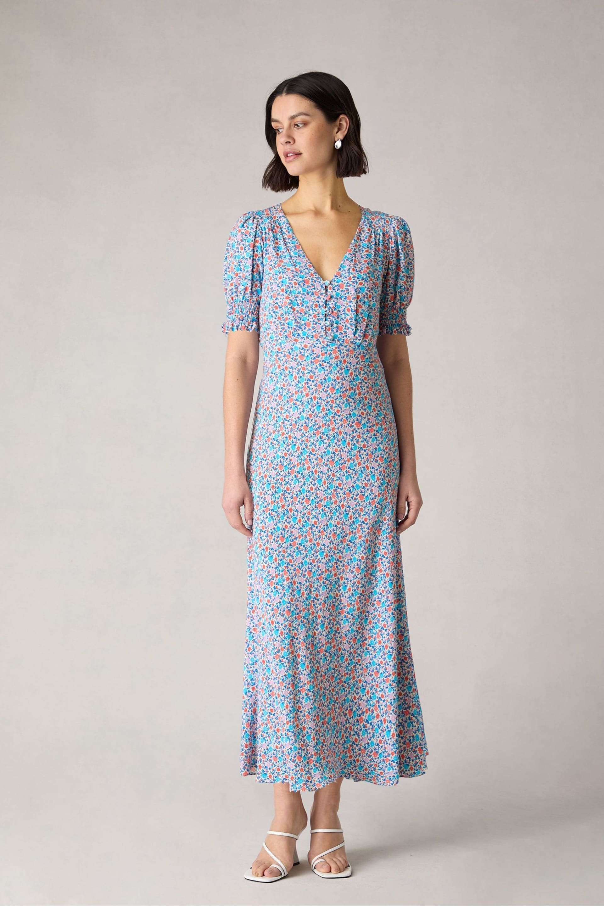 Ro&Zo Petite Blue Ditsy Print Shirred Cuff Midi Dress - Image 1 of 5