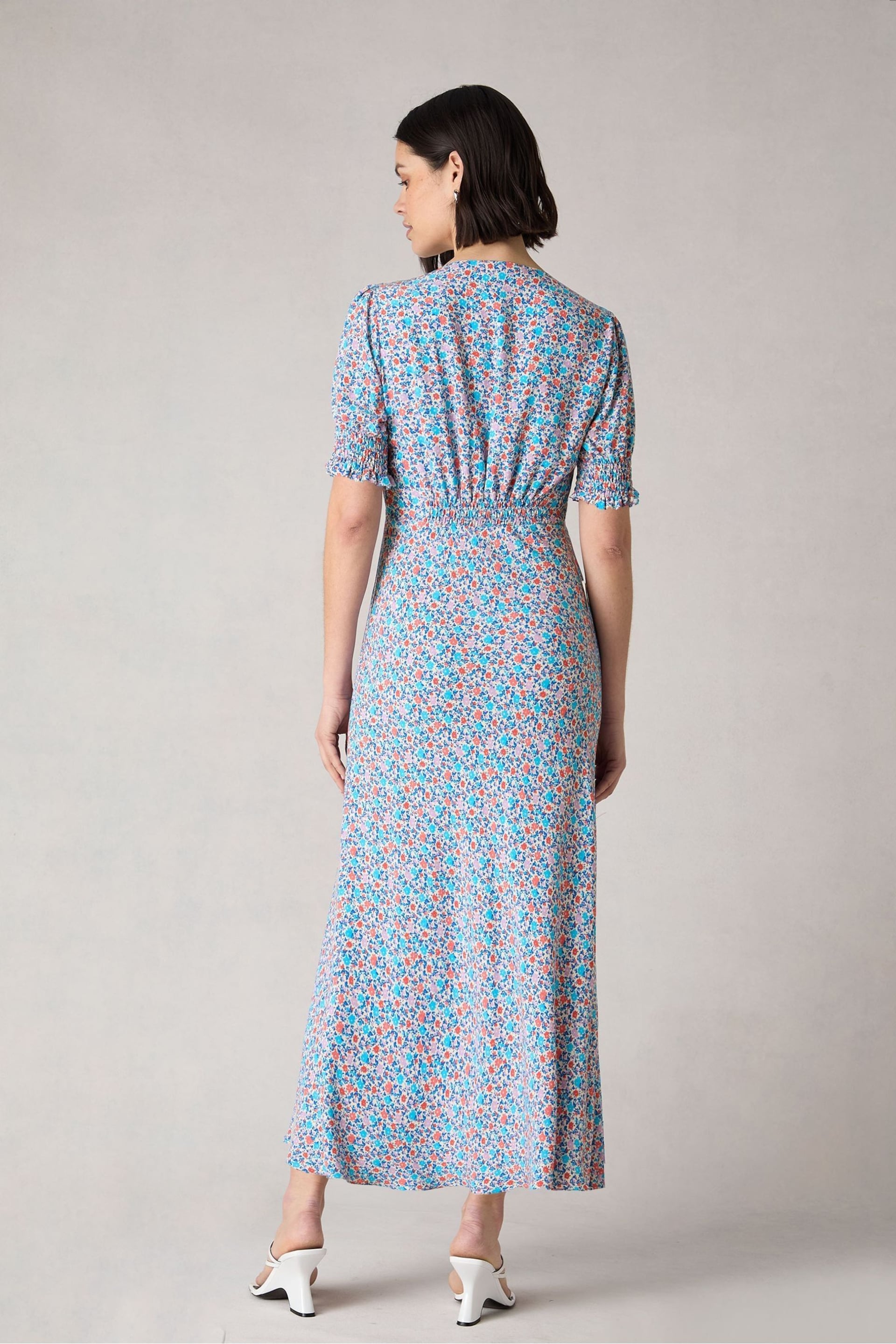 Ro&Zo Petite Blue Ditsy Print Shirred Cuff Midi Dress - Image 2 of 5
