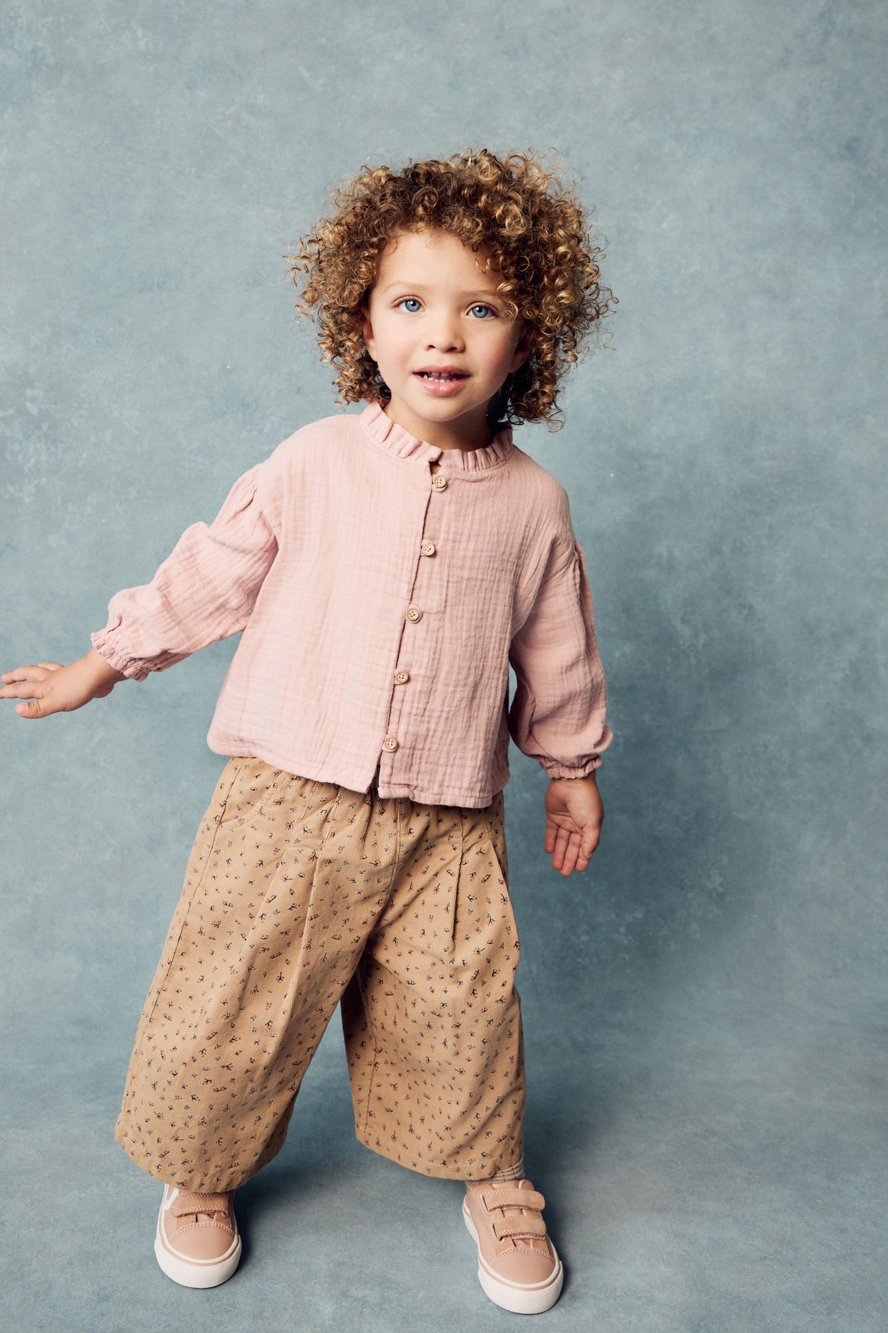 Pink shirt and brown pants deals