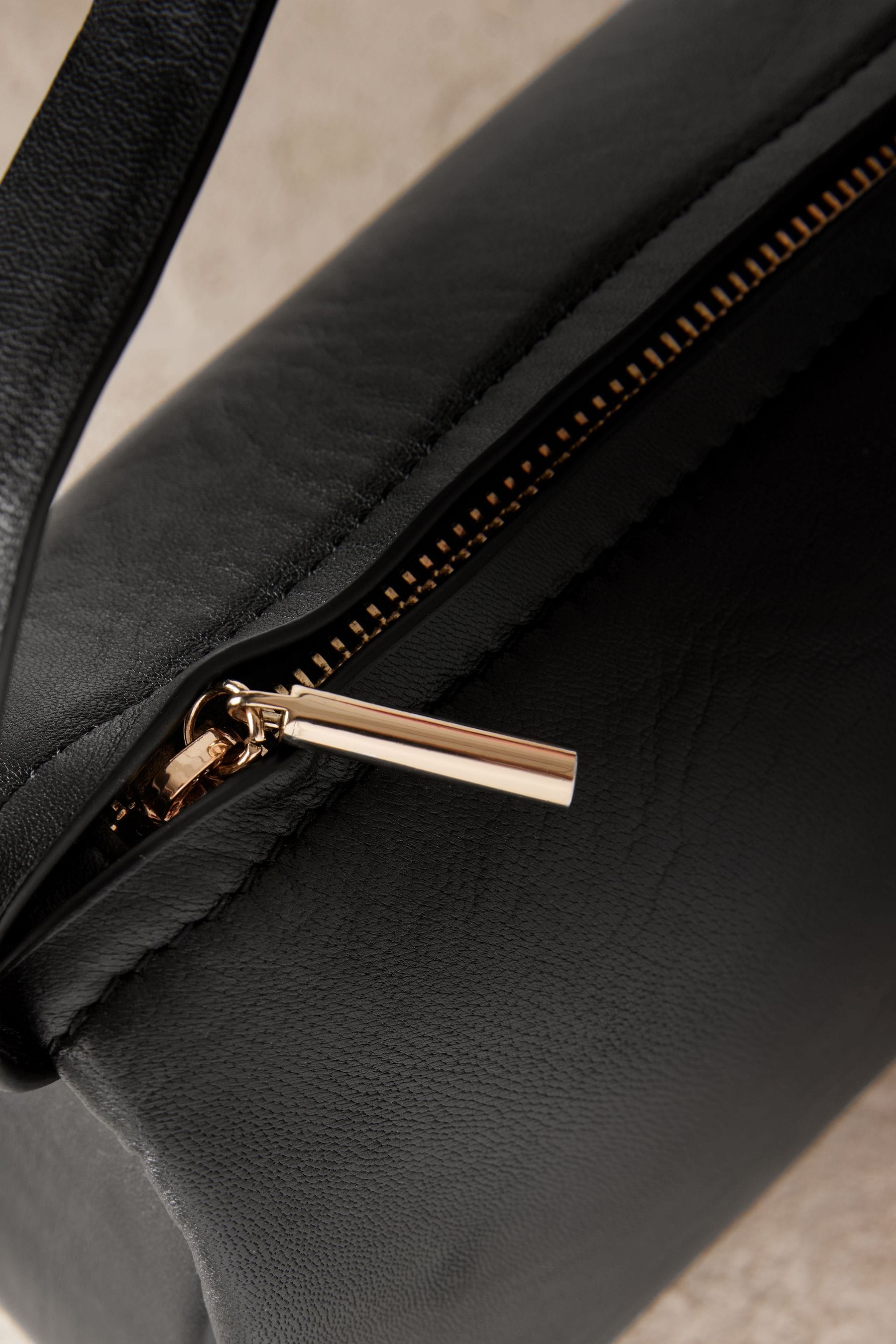 Black leather barrel bag top