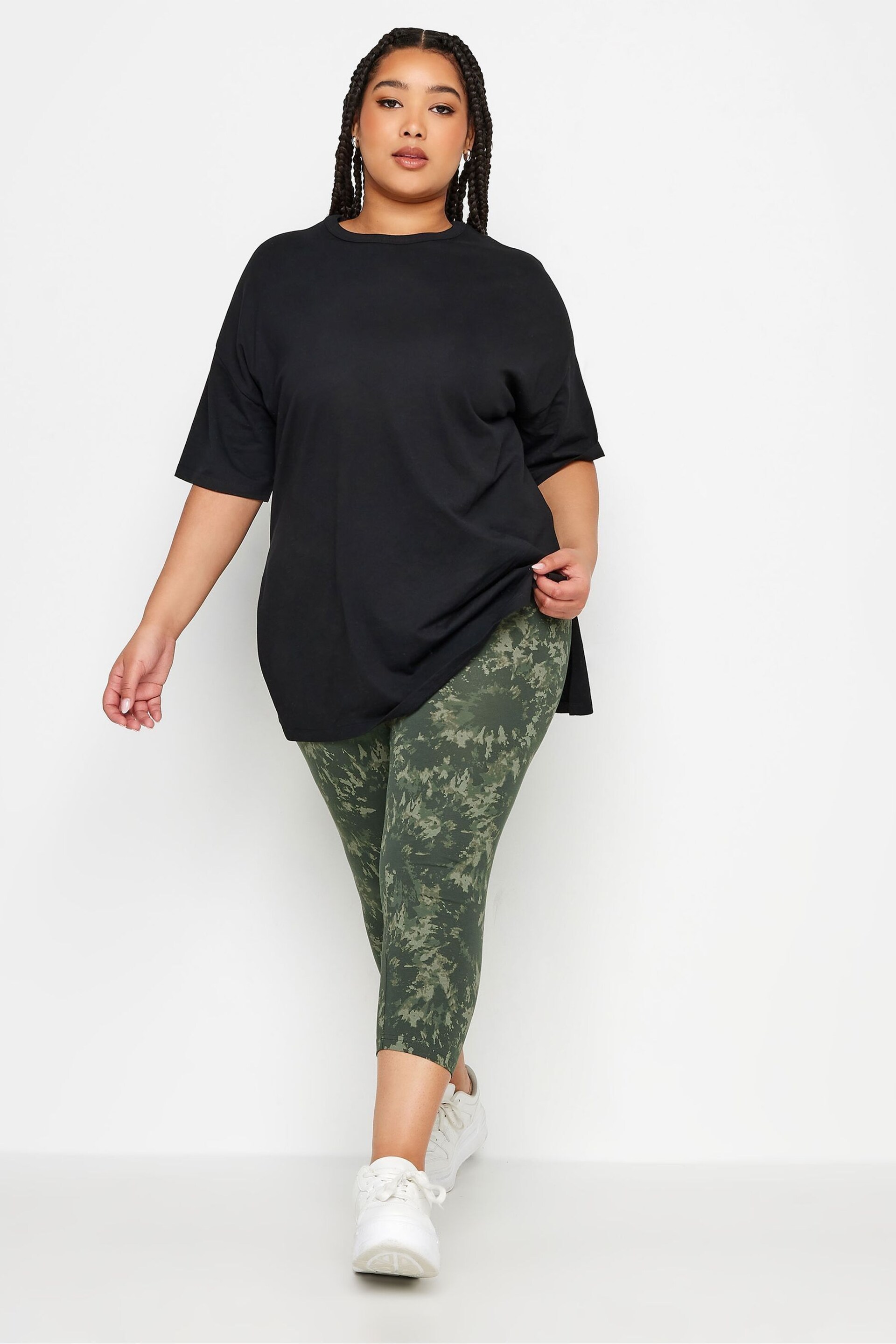 Yours Curve Green 2 PACK Black & White Ditsy Floral Print Cropped Leggings - Image 3 of 4