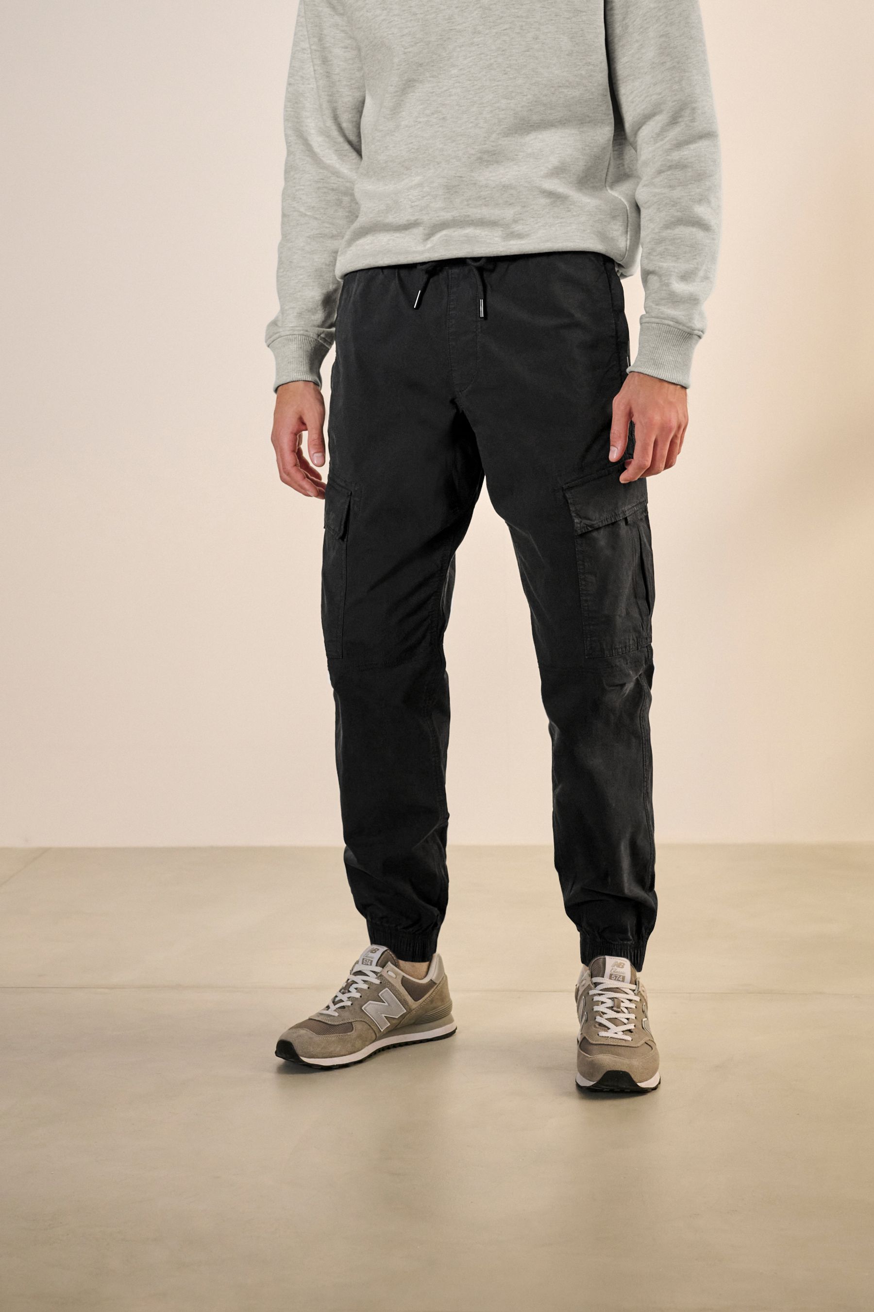 Black tapered cargo trousers hotsell