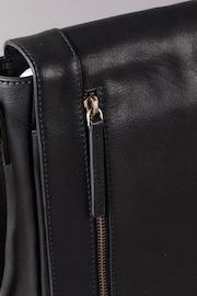 Lakeland Leather Keswick Medium Leather Messenger Bag In - Image 4 of 7