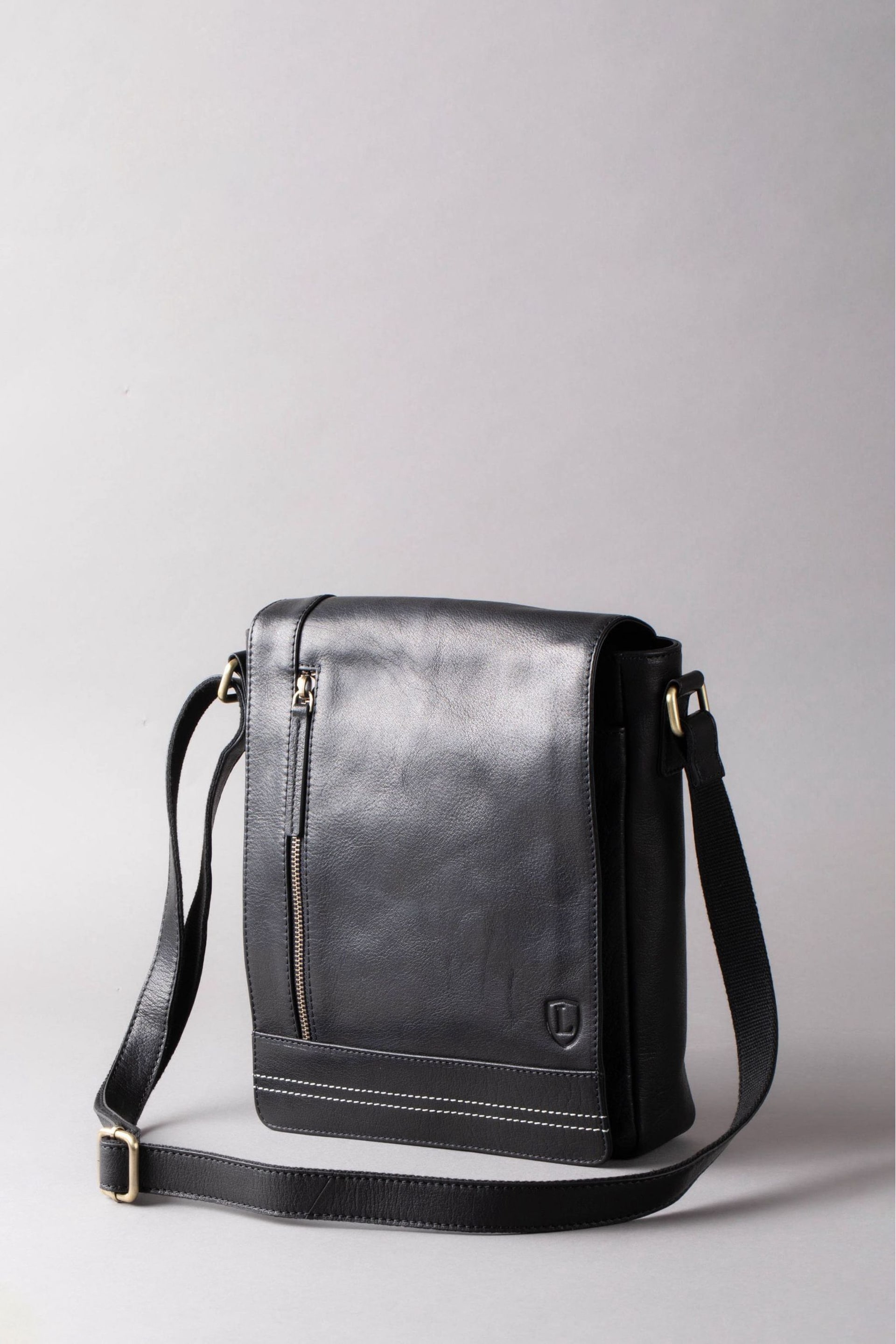 Lakeland Leather Keswick Medium Leather Messenger Bag In - Image 5 of 7