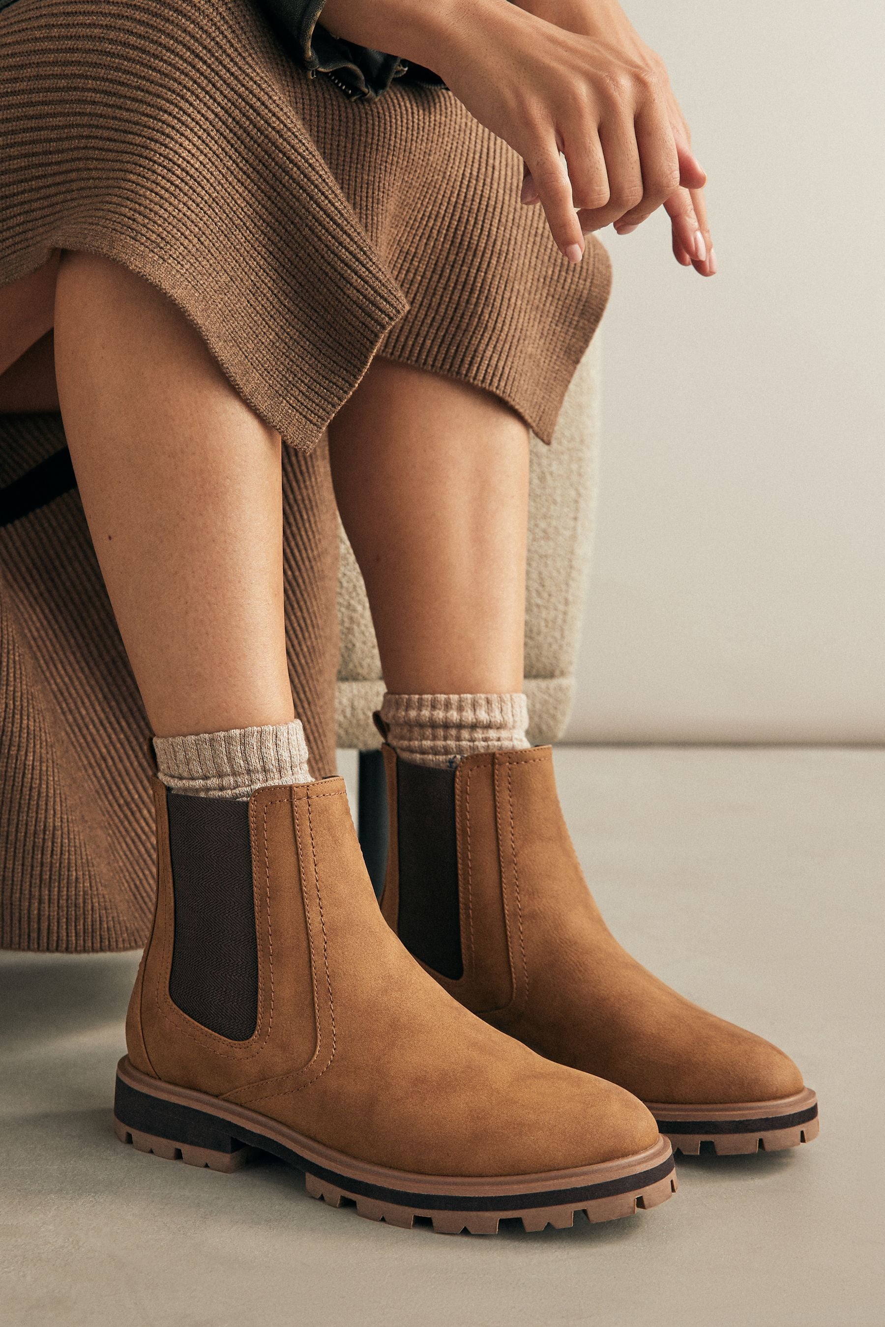 Comfortable chelsea boots womens discount