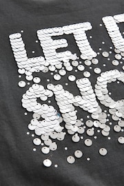 Let It Snow - Weihnachtliches T-Shirt - Bild 3 von 4