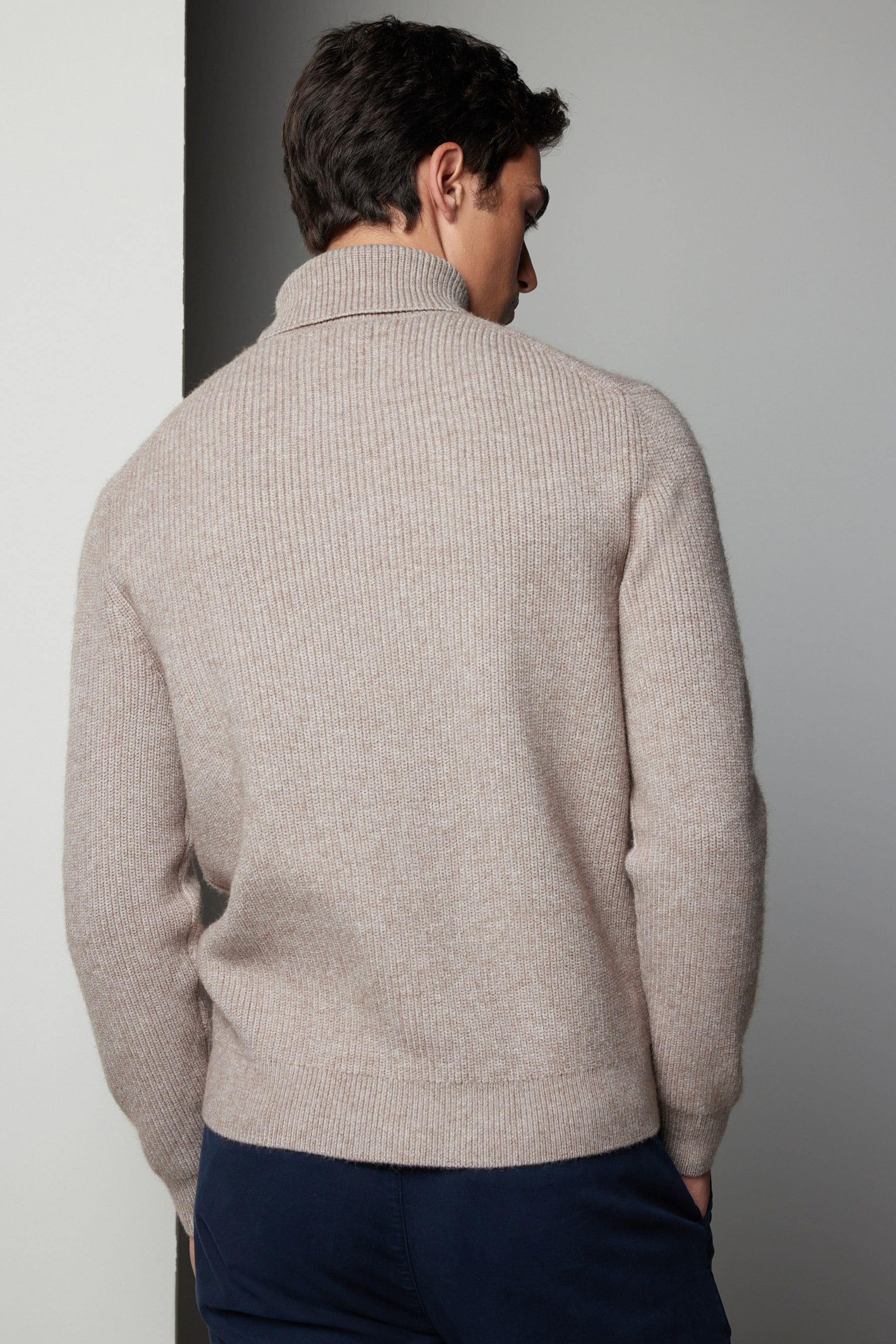 Kaufe Sie Neutral Regular Fit Cable Knit Roll Neck Jumper bei Next Deutschland