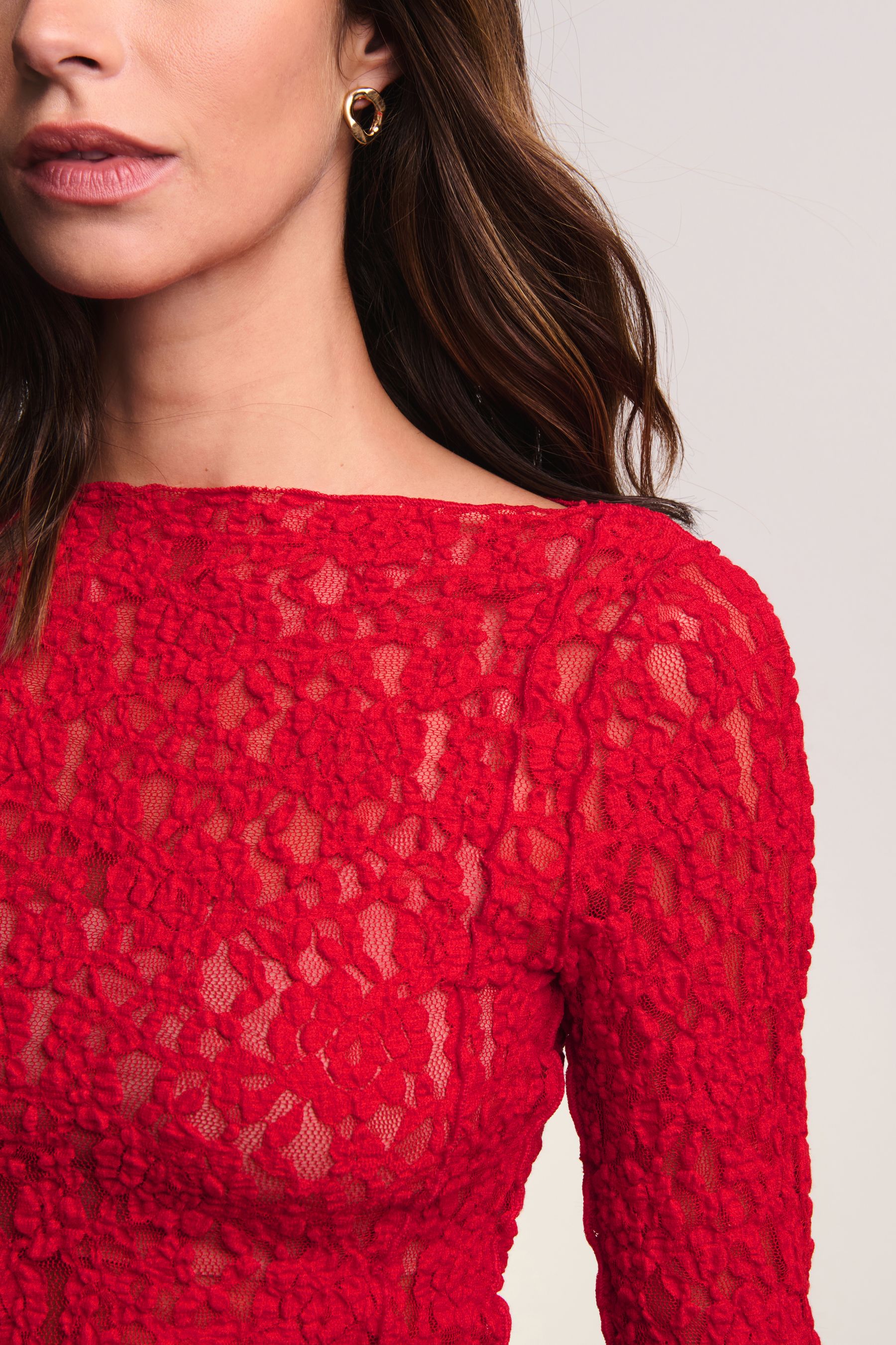 Red lace sleeves 2025