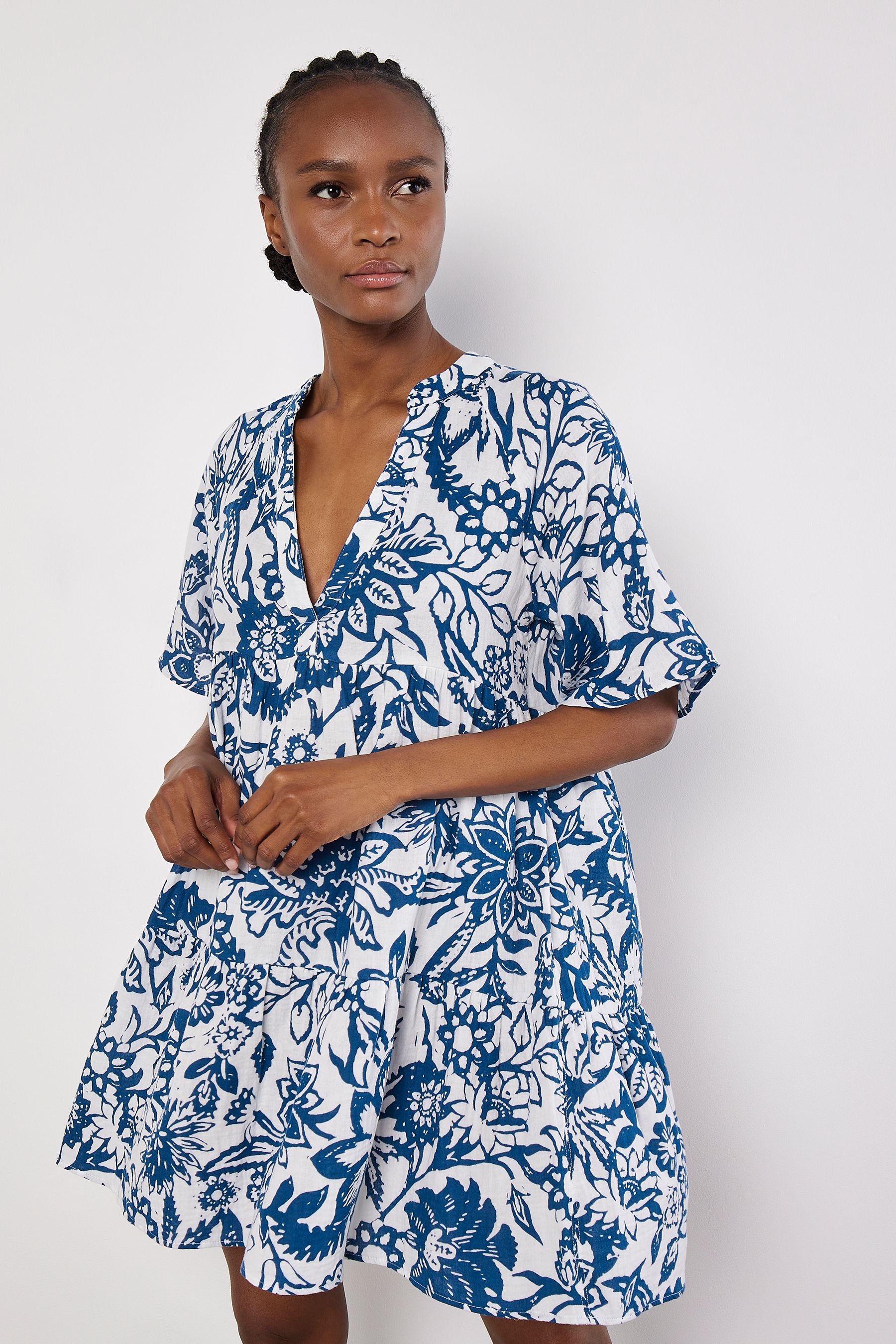 Apricot blue dress shop