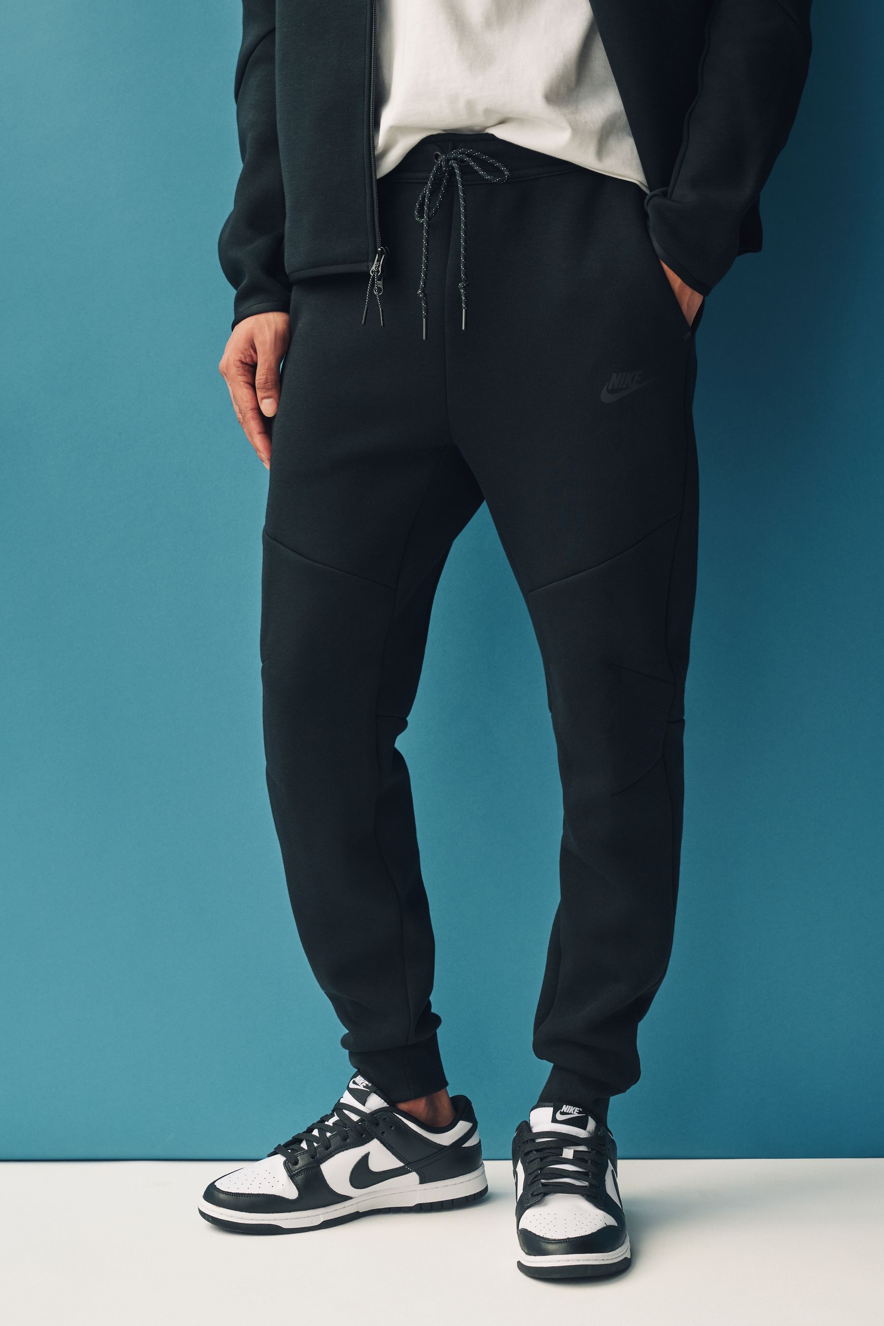 Nike tech fleece joggers size small online