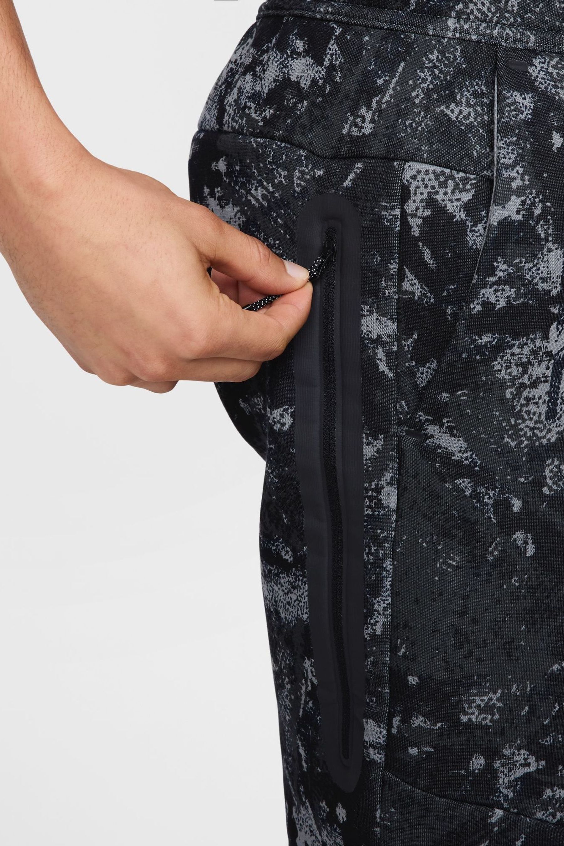 Camo tech fleece joggers 2025