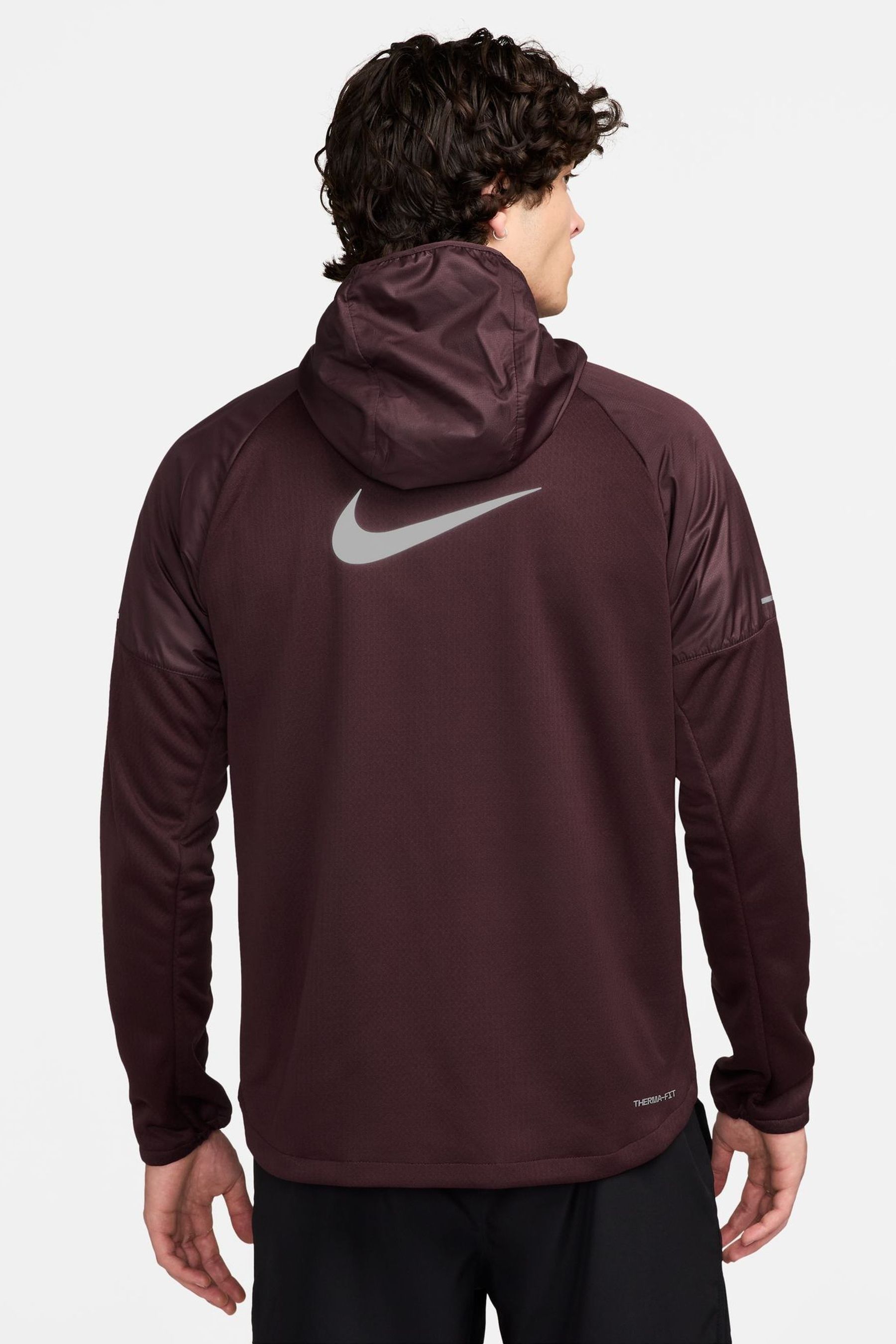 Nike fitted running jacket deals