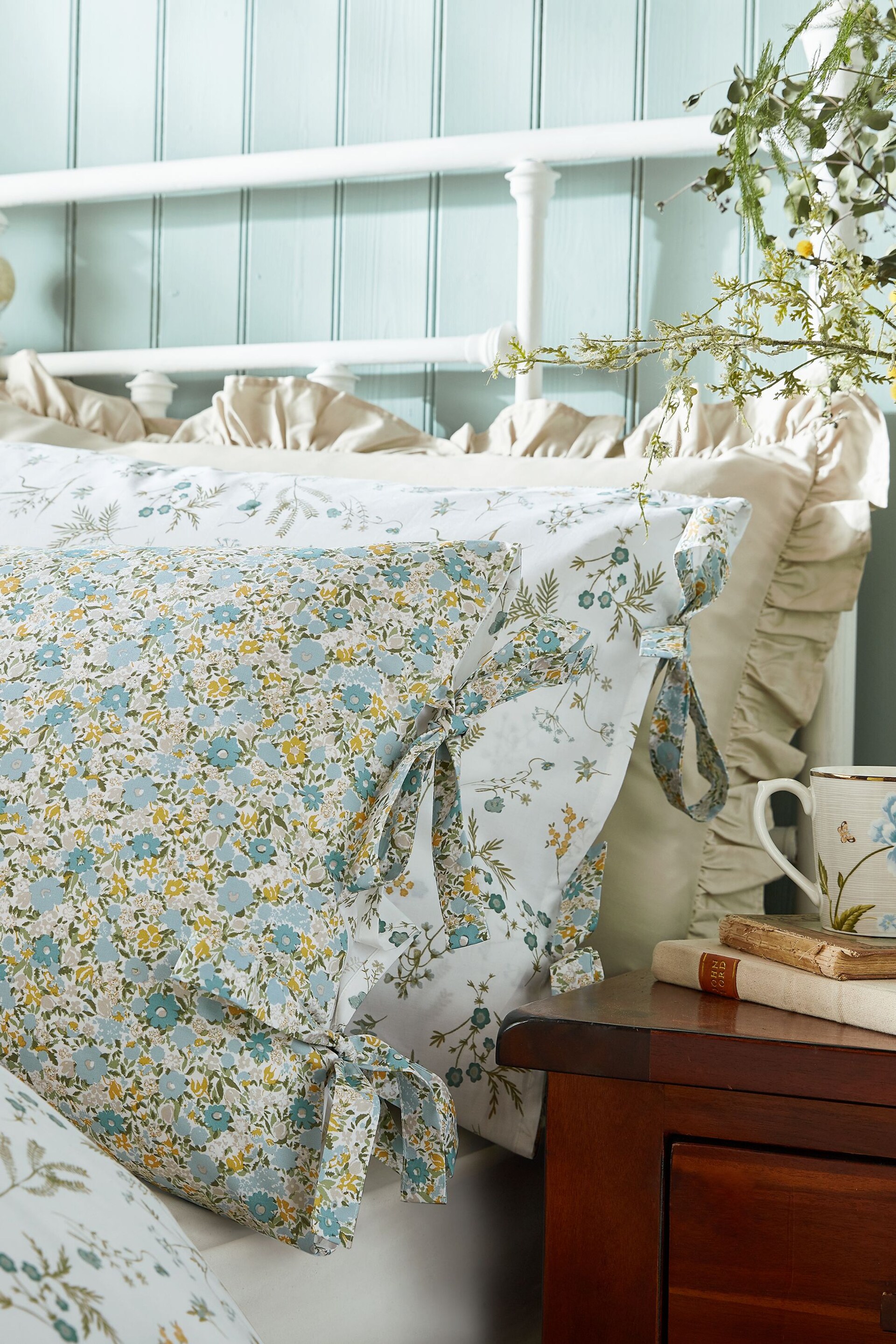 Laura Ashley Newport Blue 200 Thread Count Loveston Duvet Cover and Pillowcase Set - Image 4 of 7