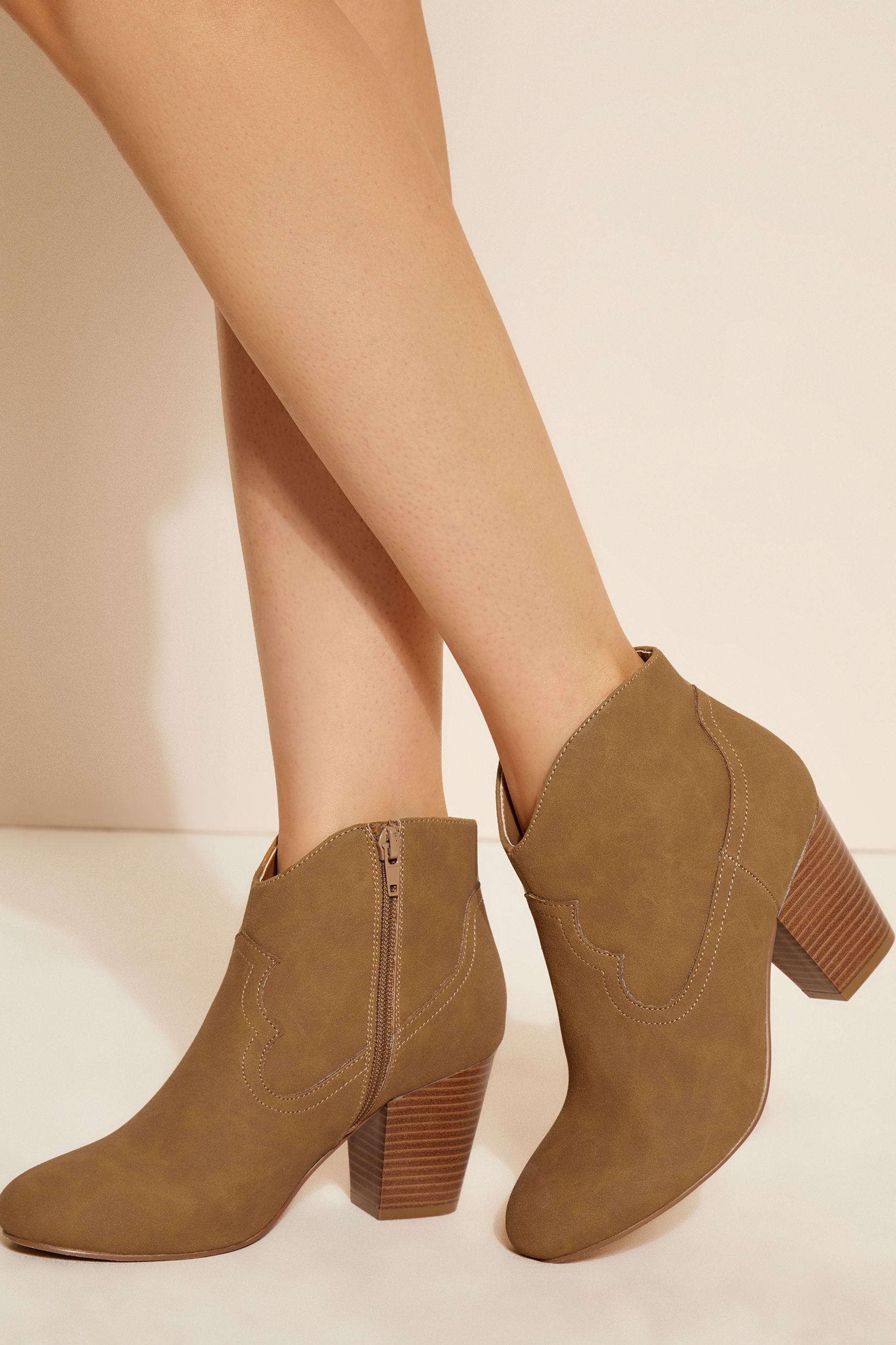 Kaufe Sie Hellbraun Friends Like These Faux Suede Mid Block Heel Cowboy Boot bei Next Deutschland