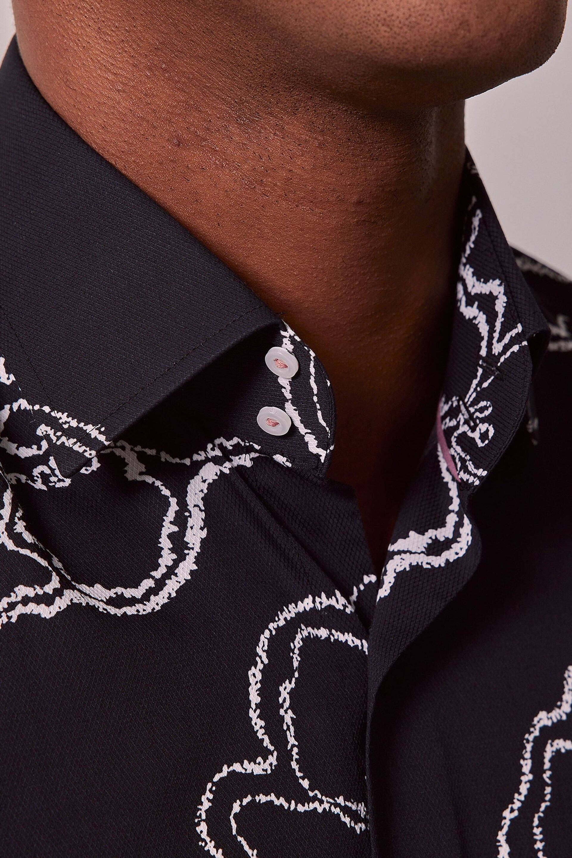 Hawes & Curtis Floral Slim Diamond Weave Mid Collar Black Shirt - Image 3 of 4