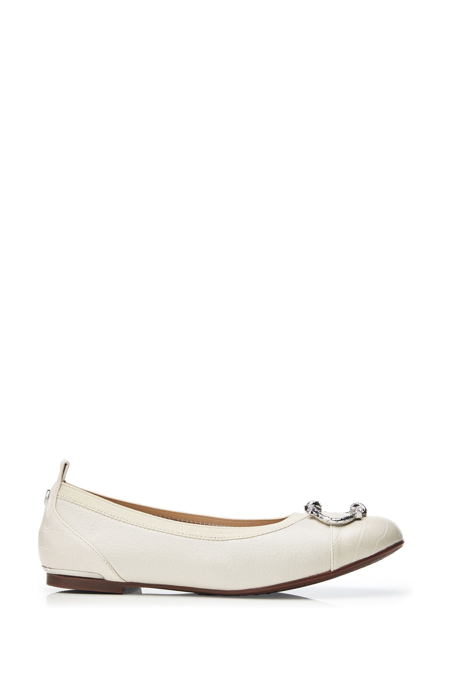 Next white pumps store