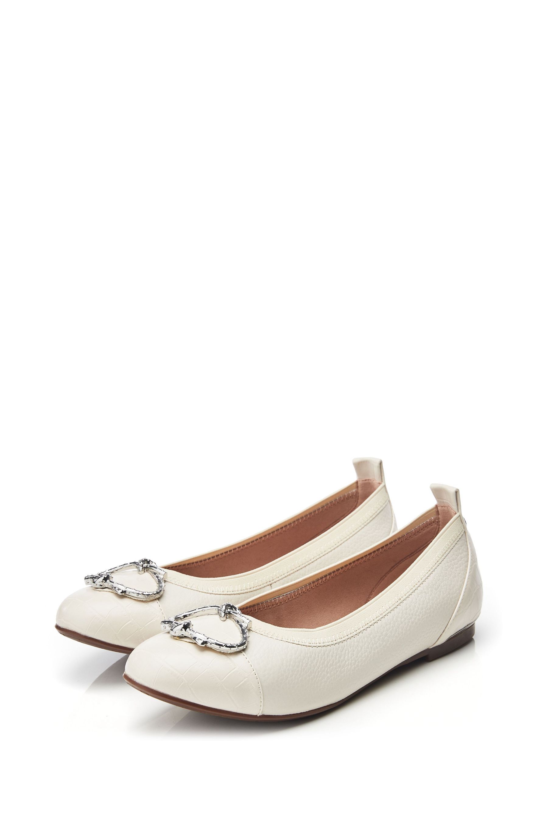Moda in Pelle Fairy Elasticated Ballet White Pumps With Trim