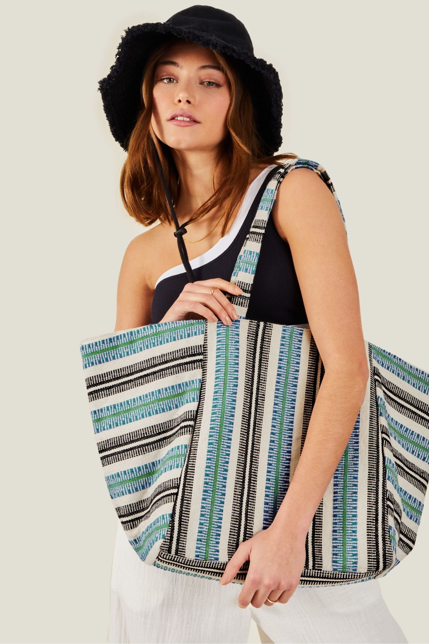 Winged tote bag outlet