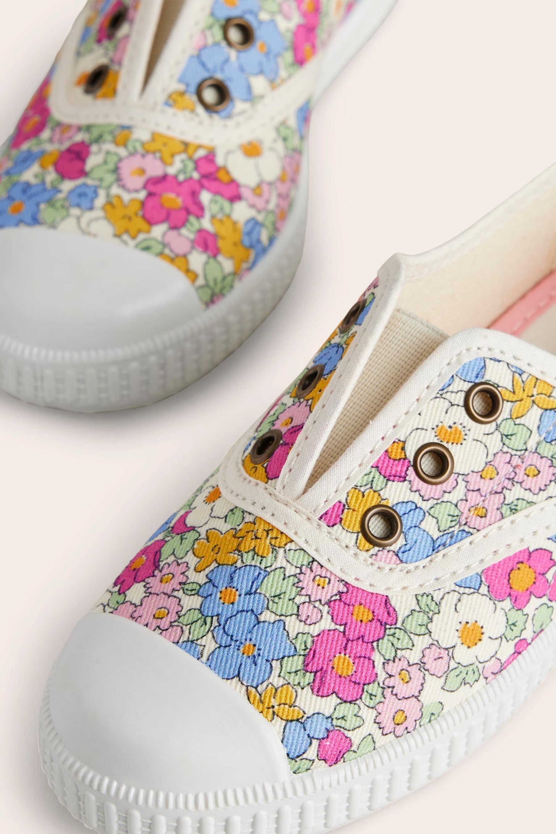 Boden laceless canvas shoes top