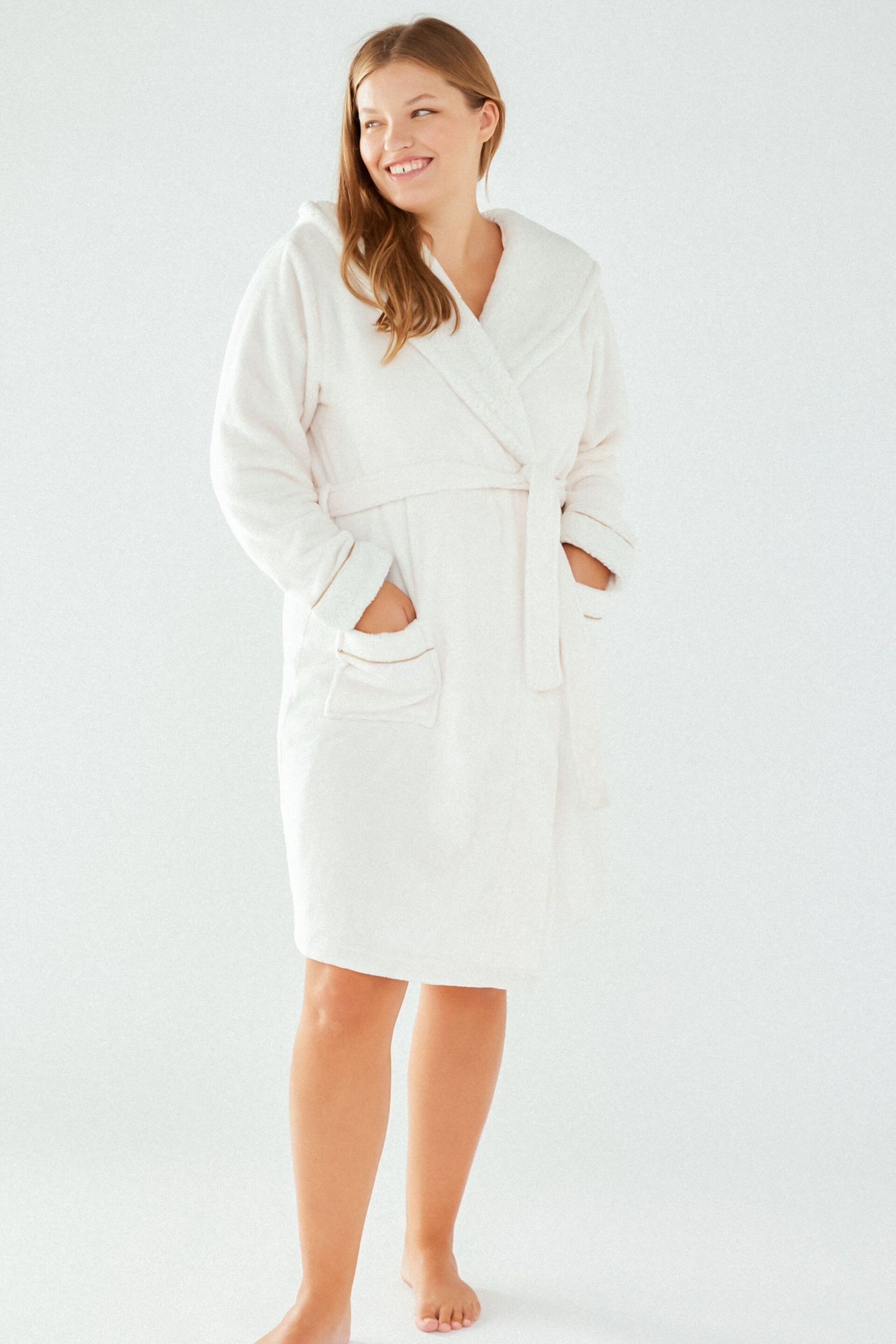 Chelsea Peers White Curve Fluffy Hooded Robe Dressing Gown - Image 8 of 8