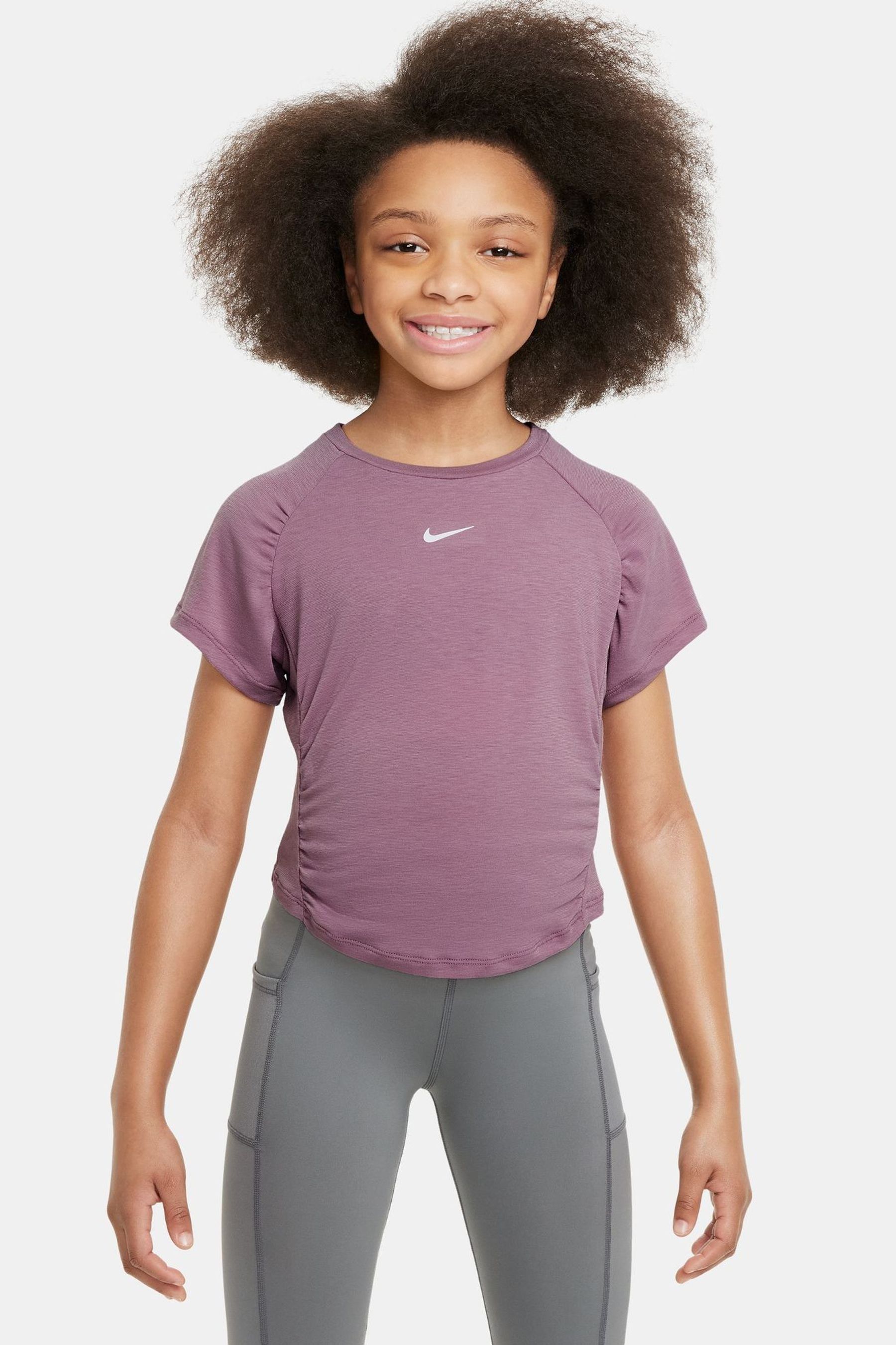 Black and purple nike t shirt deals