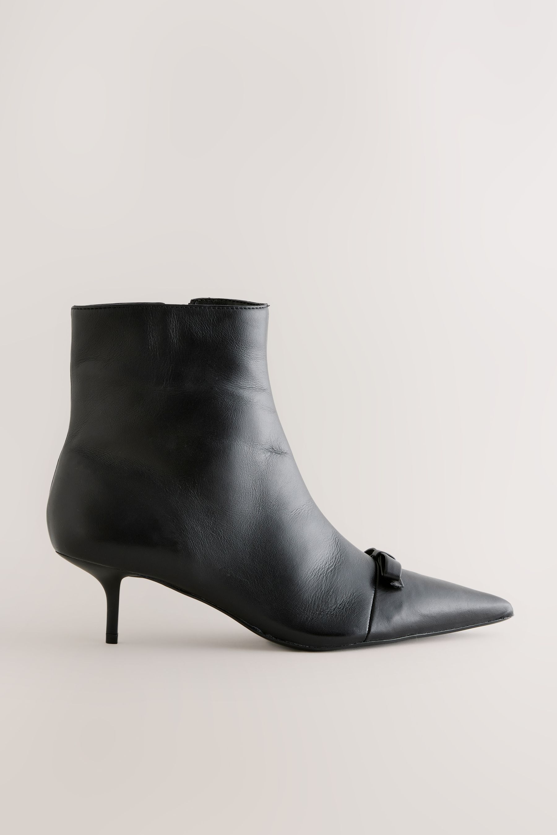 Pointed toe leather ankle boots top