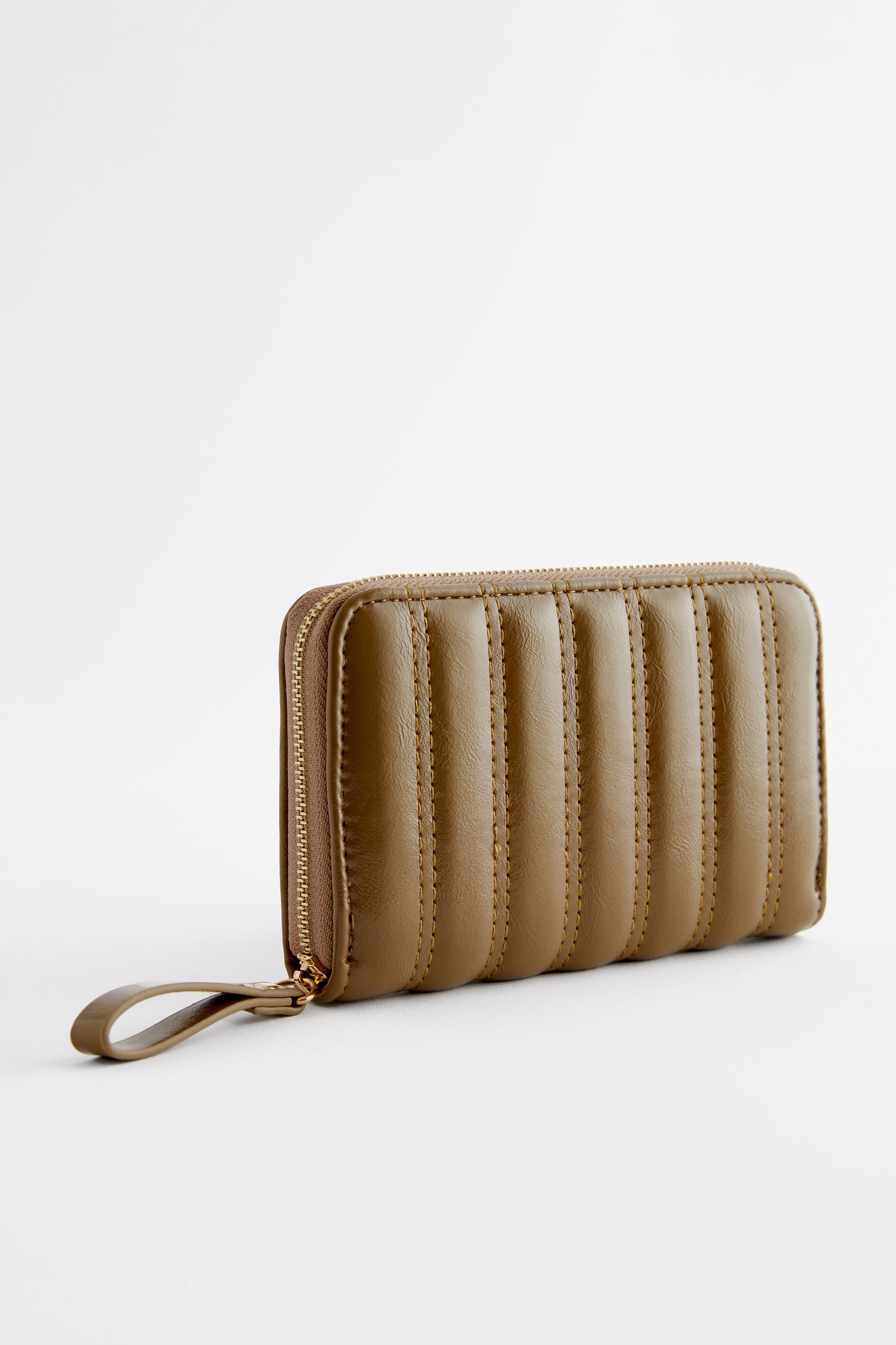 Places to buy a purse near me 2025