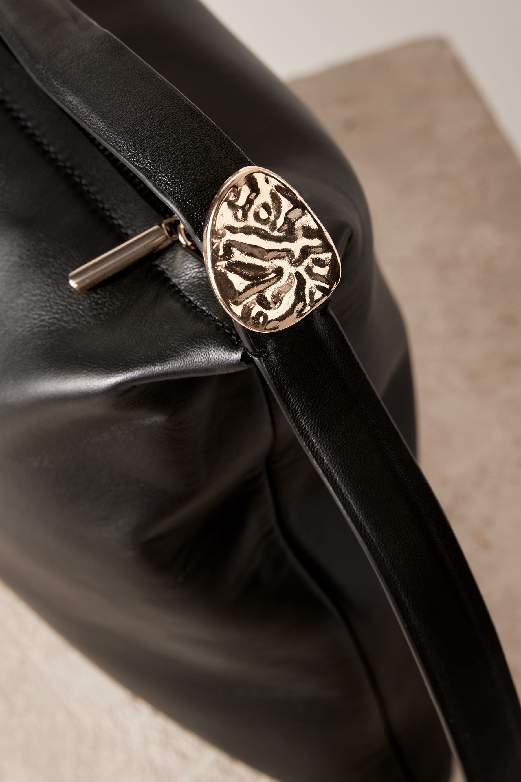 Black leather slouch bag shop