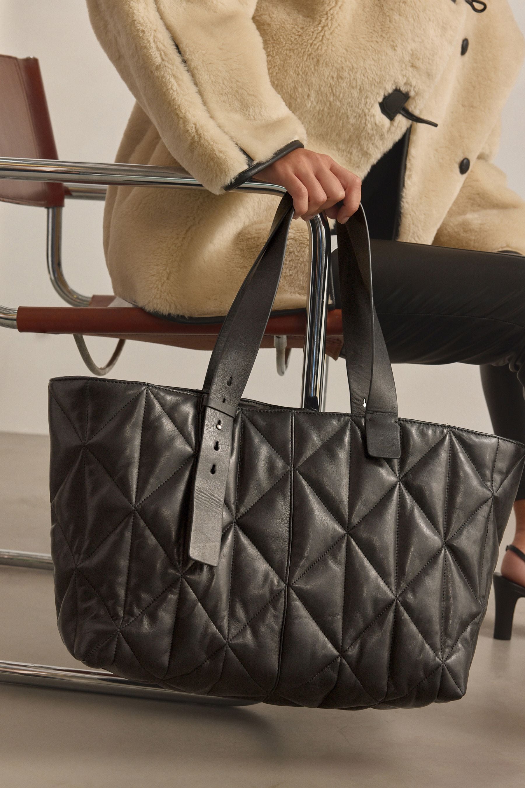 Black quilted shopper bag clearance