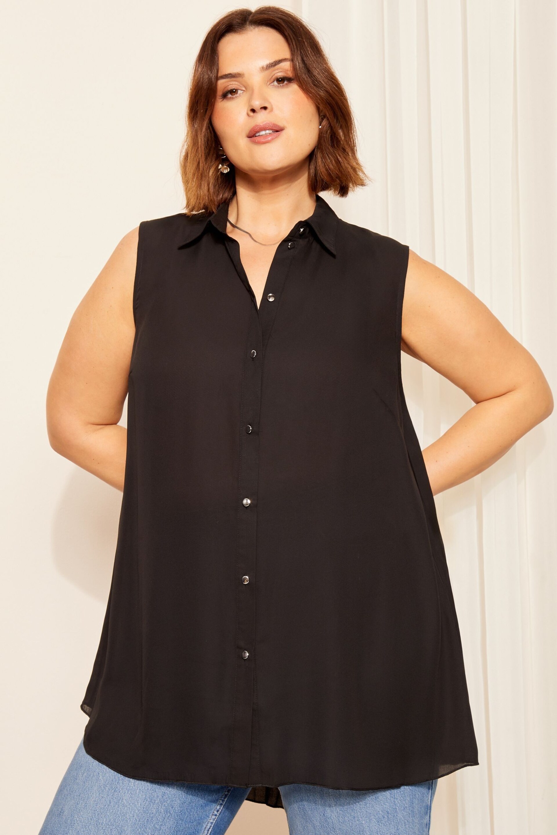 Curves Like These Black Sleeveless Pleated Back Button Through Shirt - Image 4 of 4