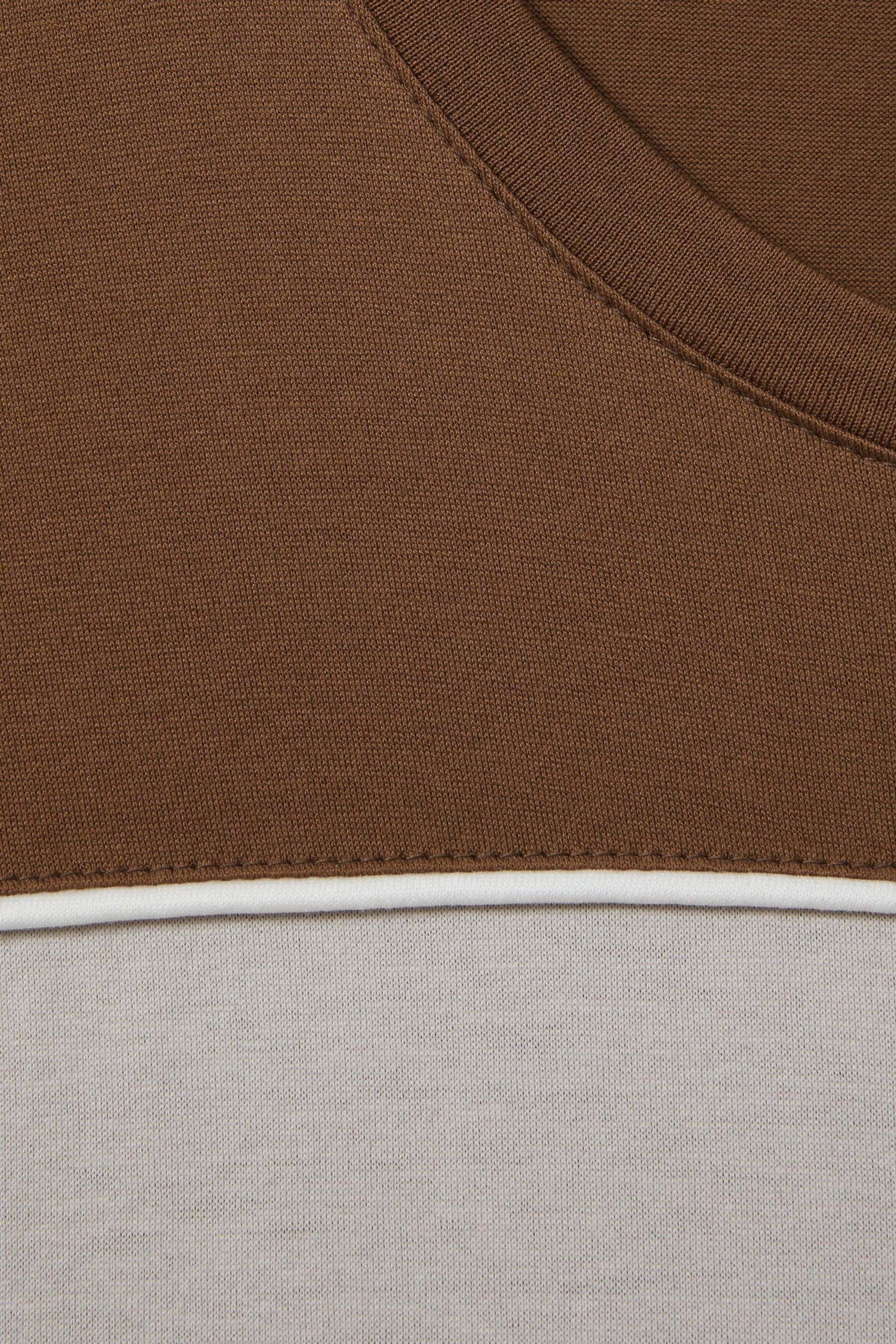 Reiss Camel Brown/White Woods Mercerised Cotton Colourblock Crew Neck T-Shirt - Image 5 of 5