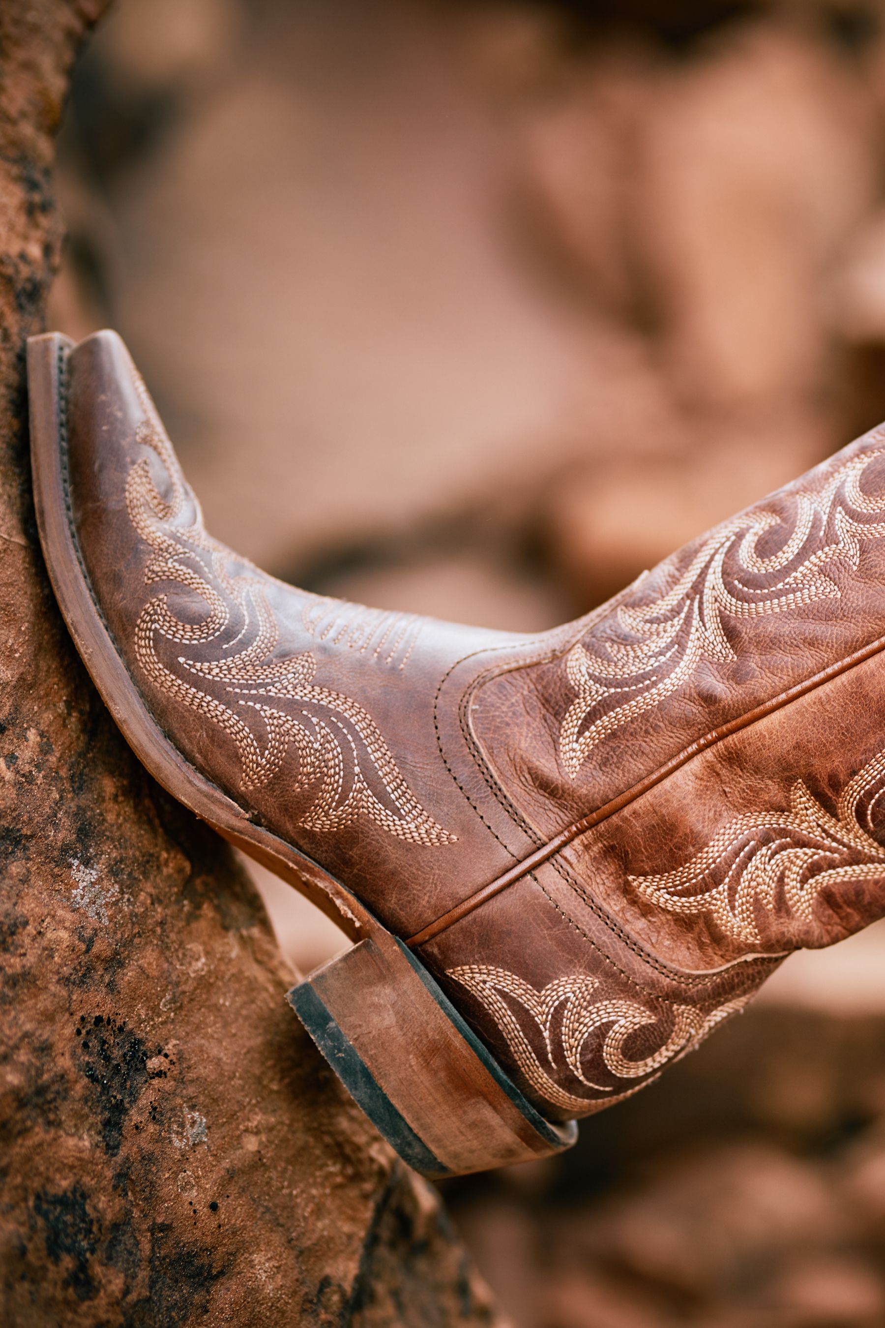 Womens cowgirls boots discount